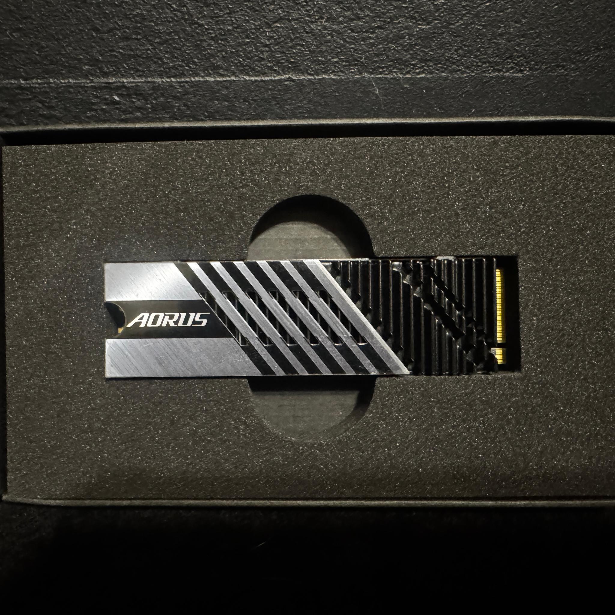 Gigabyte Aorus Gen4 7000s SSD - 1TB