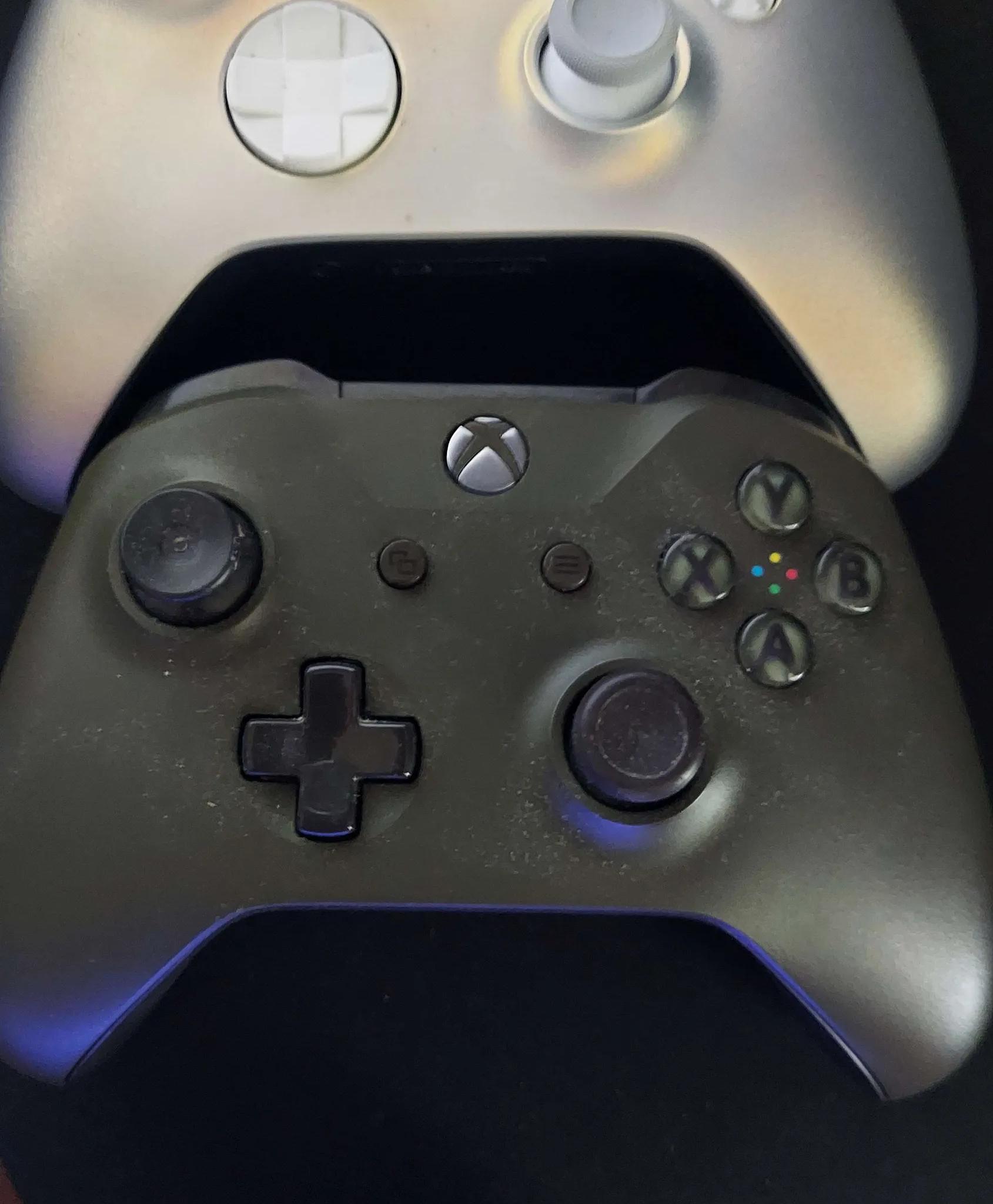 2 Xbox one Wireless Bluetooth Contrrollers