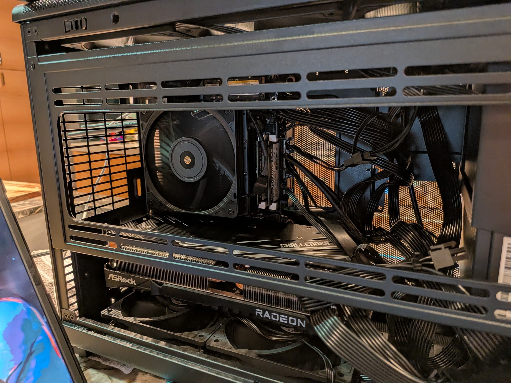 1440p Black Bomb - RX 7800 XT, Ryzen 9 7945HX, 32 GB DDR5 RAM, 2 TB Gen 4 NVME, Blackout