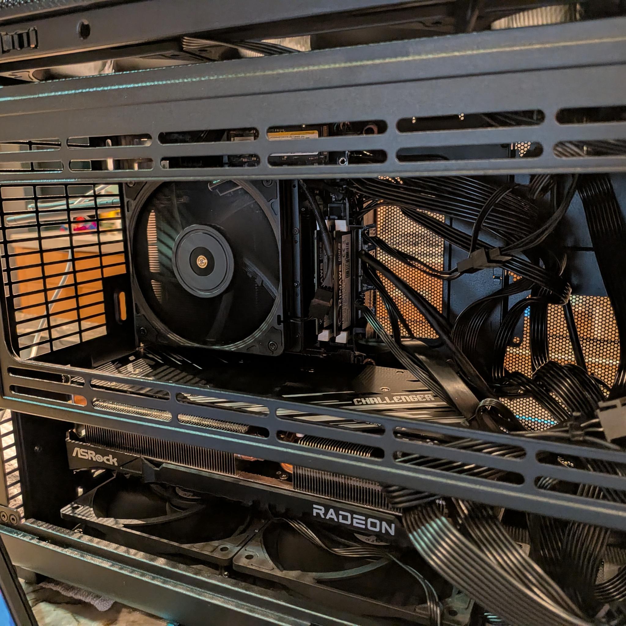 1440p Black Bomb - RX 7800 XT, Ryzen 9 7945HX, 32 GB DDR5 RAM, 2 TB Gen 4 NVME, Blackout