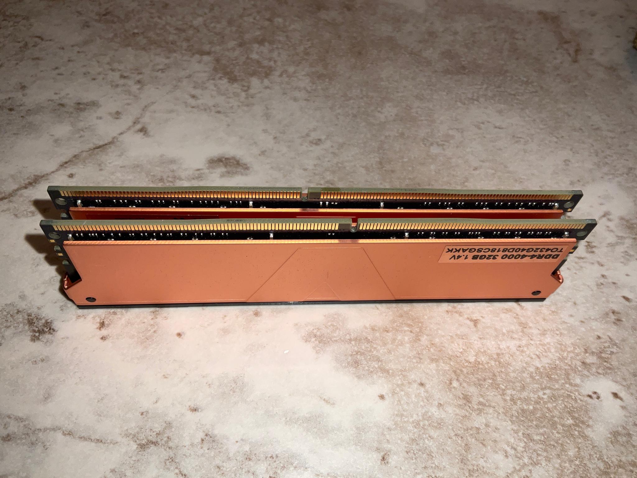 V-Color Skywalker Plus DDR4-4000 64GB (2 x 32) CL18-22-22-42 1.4V