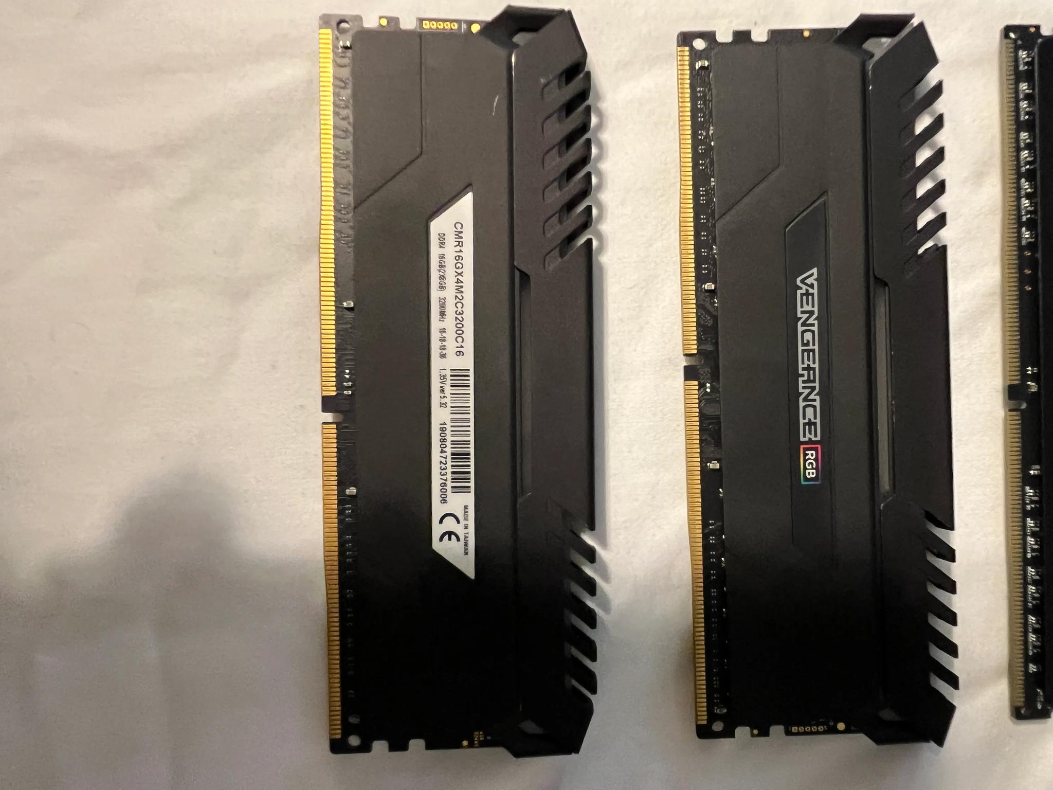 32 GB CORSAIR RAM - BUNDLE DEAL