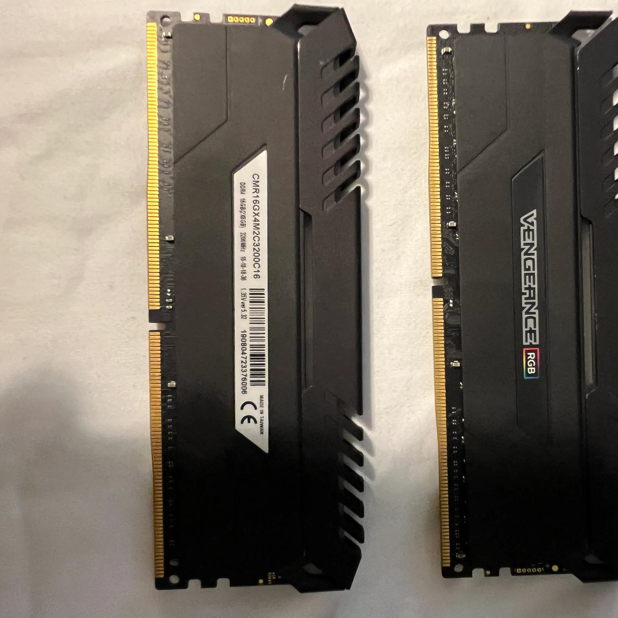 32 GB CORSAIR RAM - BUNDLE DEAL