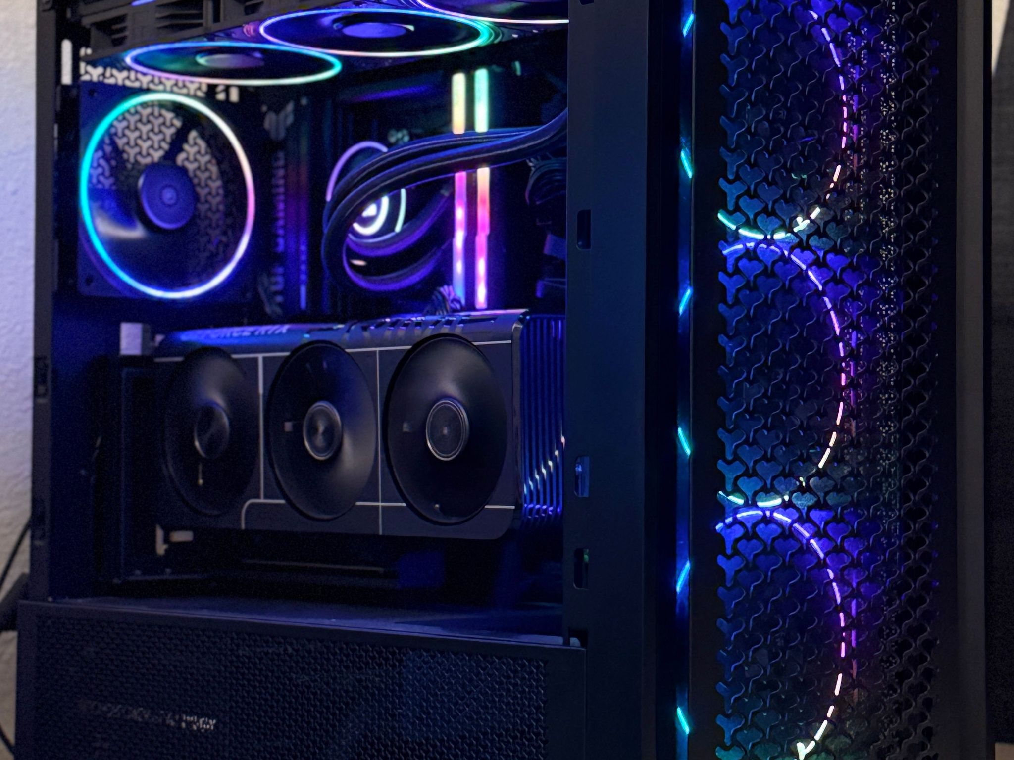 **High End Gaming/Workstation PC (7950X3D/5070Ti/32GB DDR5-6000 C30/2TB SSD**