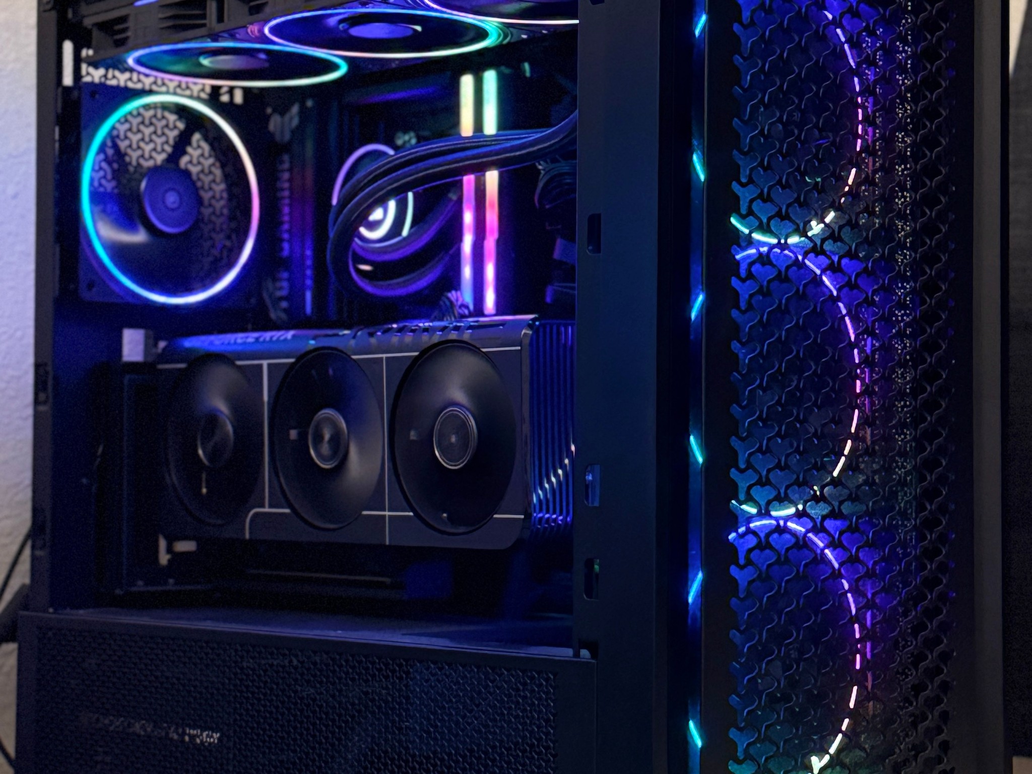 **High End Gaming/Workstation PC (7950X3D/5070Ti/32GB DDR5-6000 C30/2TB SSD**