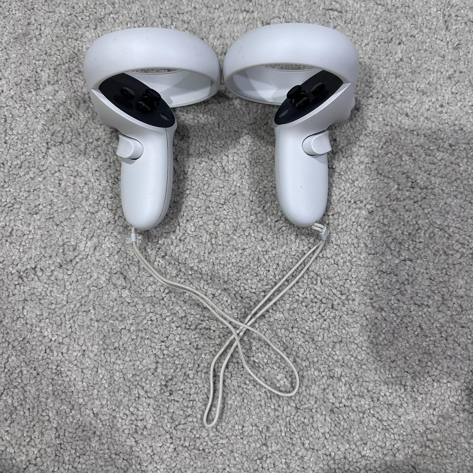 Meta Quest 2 (128GB) VR Headset Bundle