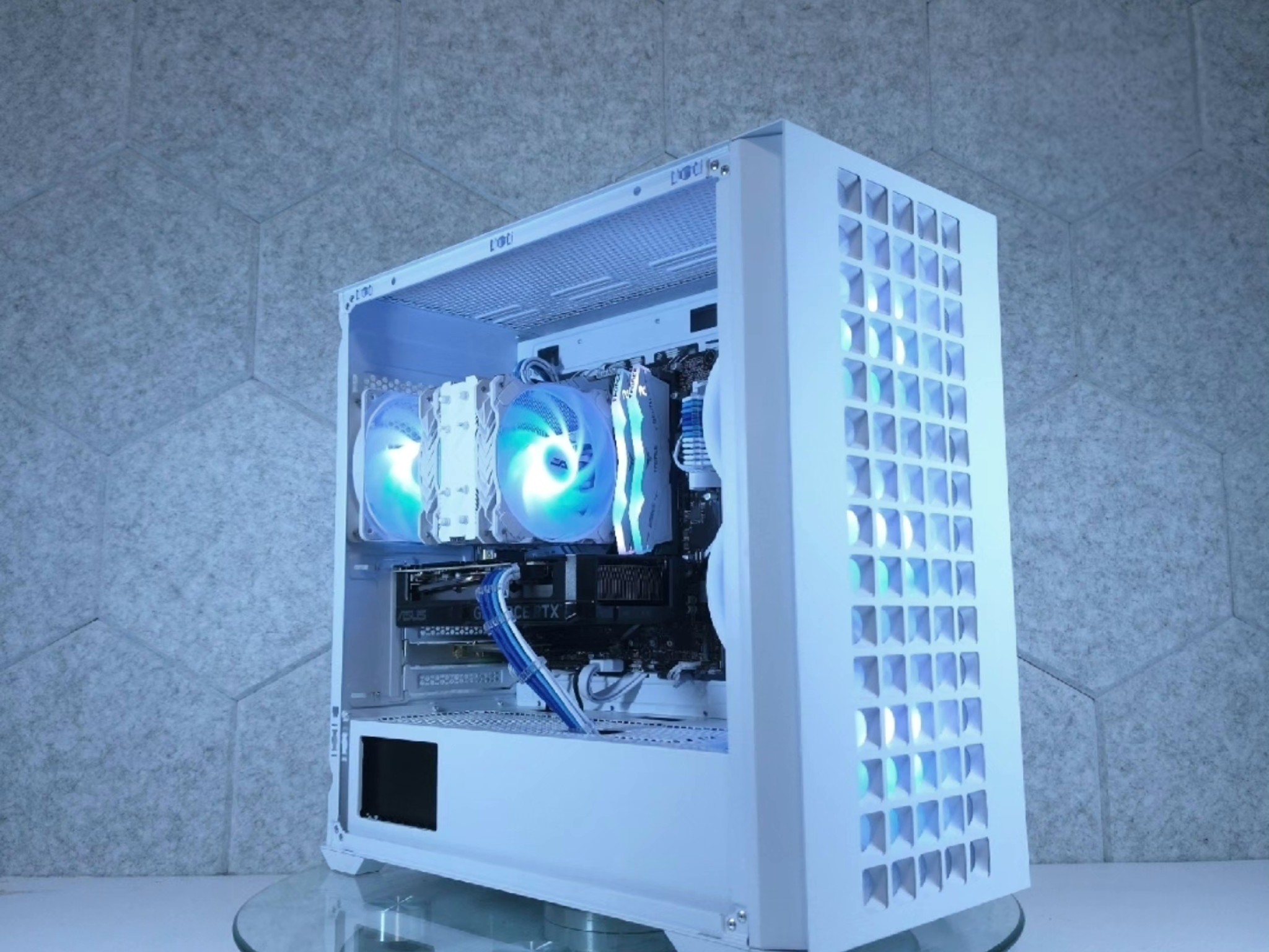 ASUS RTX 4070 💙 Core i7 14700F