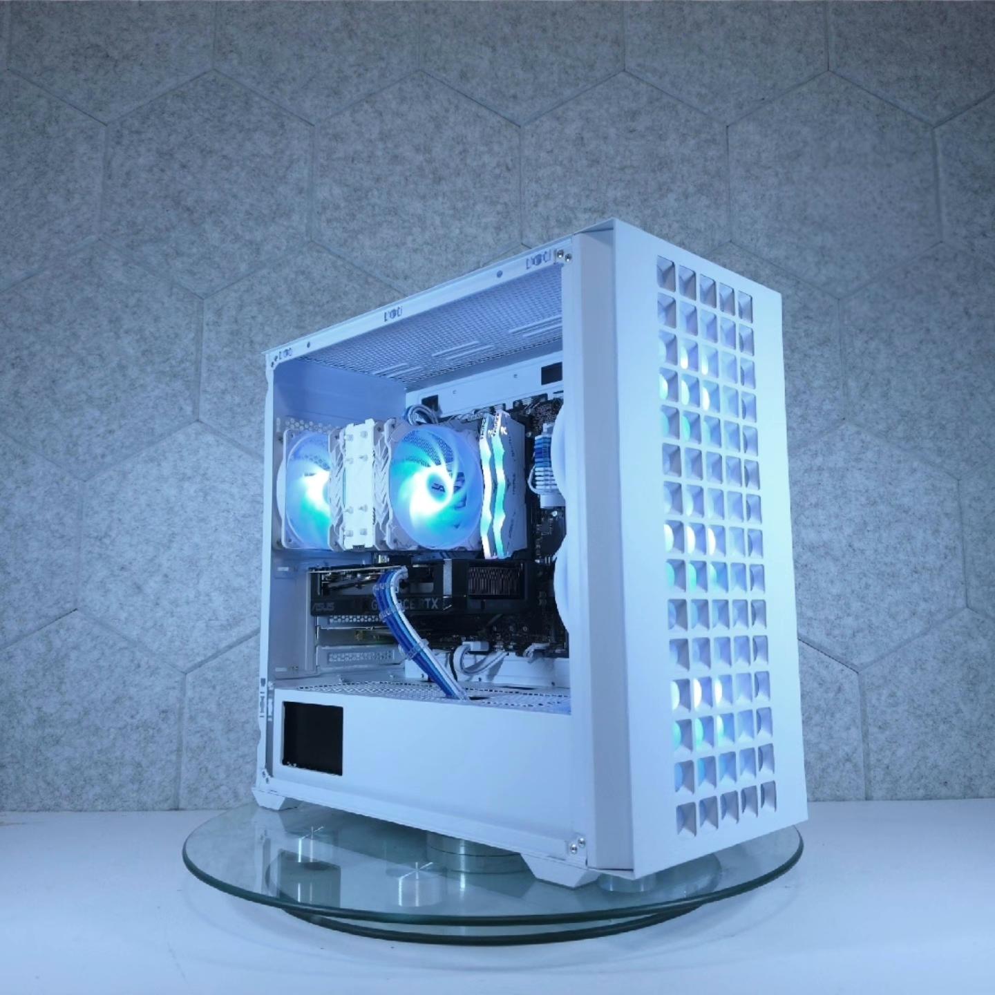 ASUS RTX 4070 💙 Core i7 14700F