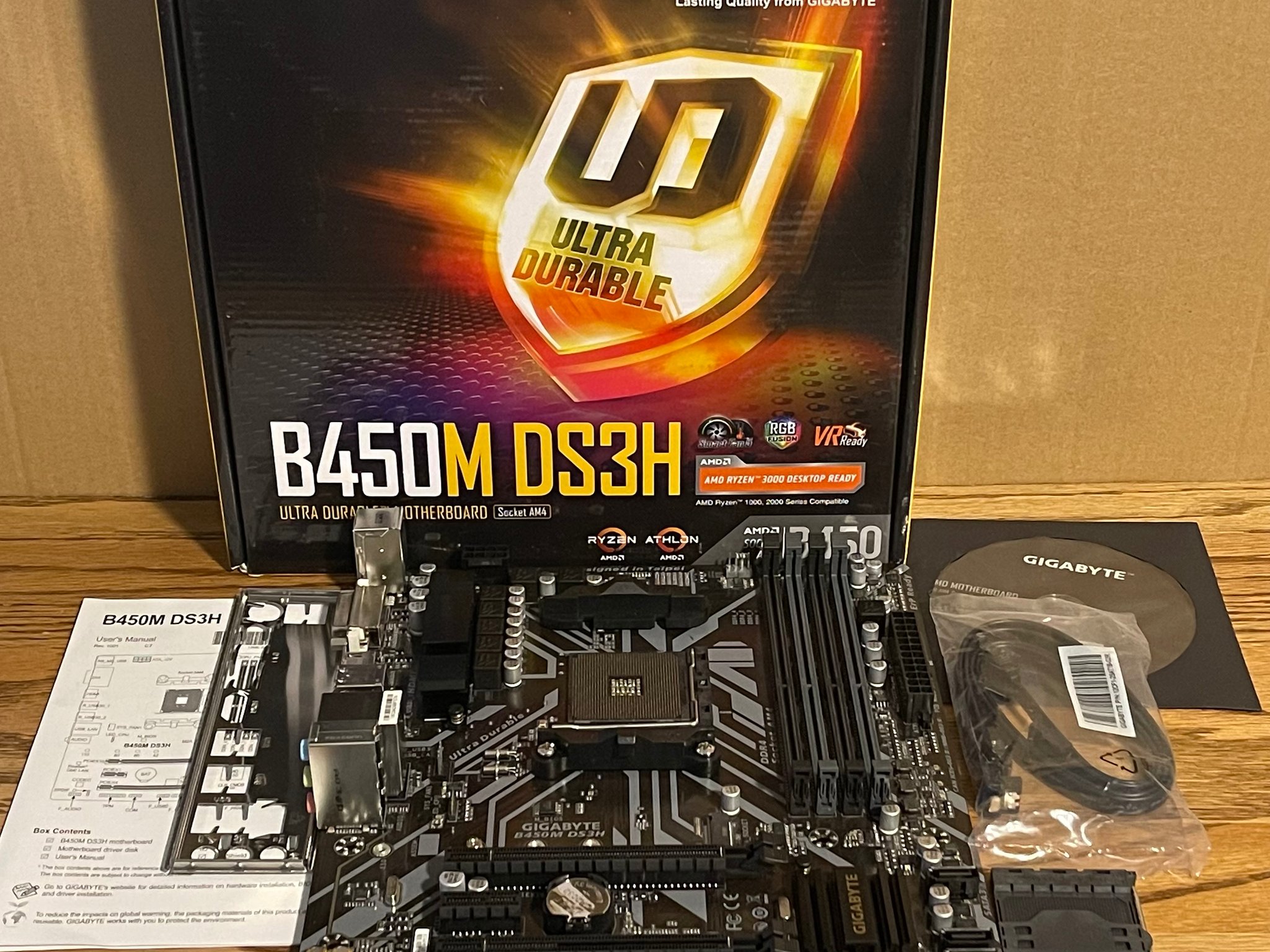 Used, Gigabyte B450 DS3H AM4, broken socket cover
