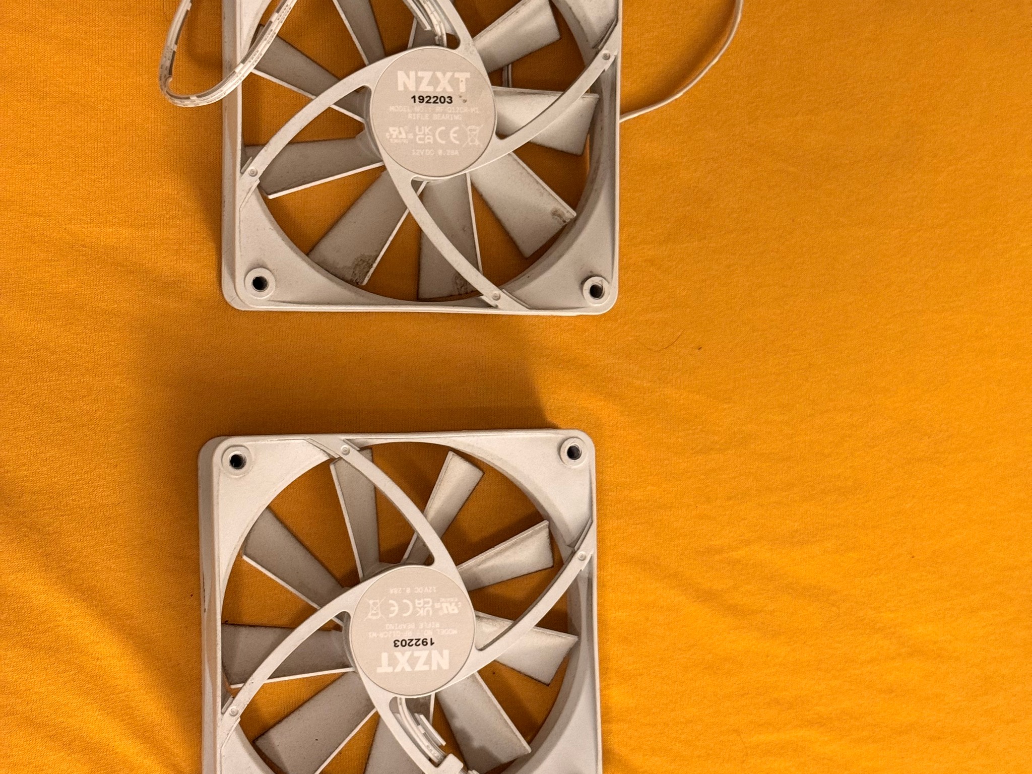 2x NZXT RF-Q12CR Case Fans 2x Thermalright TL-C12CW RGB Case Fans