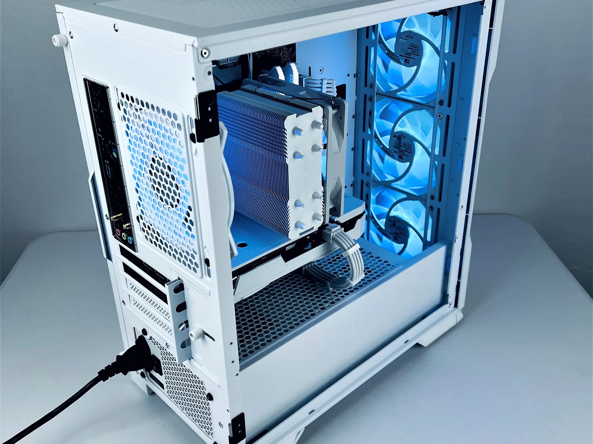 Intel i5-12400 | RTX 3060 | White Theme Mid-range Gaming PC Build