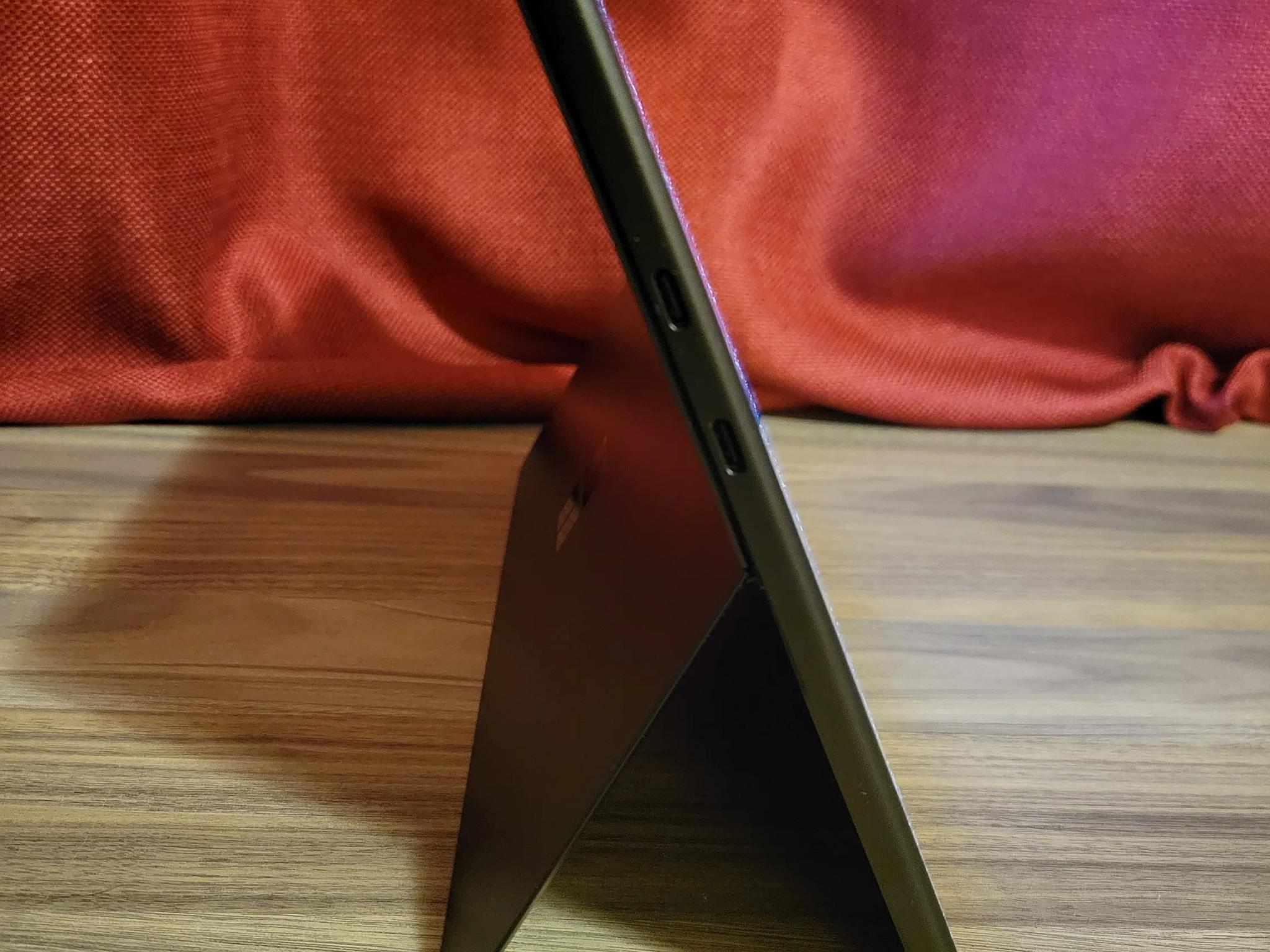 Microsoft Surface Pro 9 - 256gb - intel i5 12th gen. - 13" QLED Touch Screen