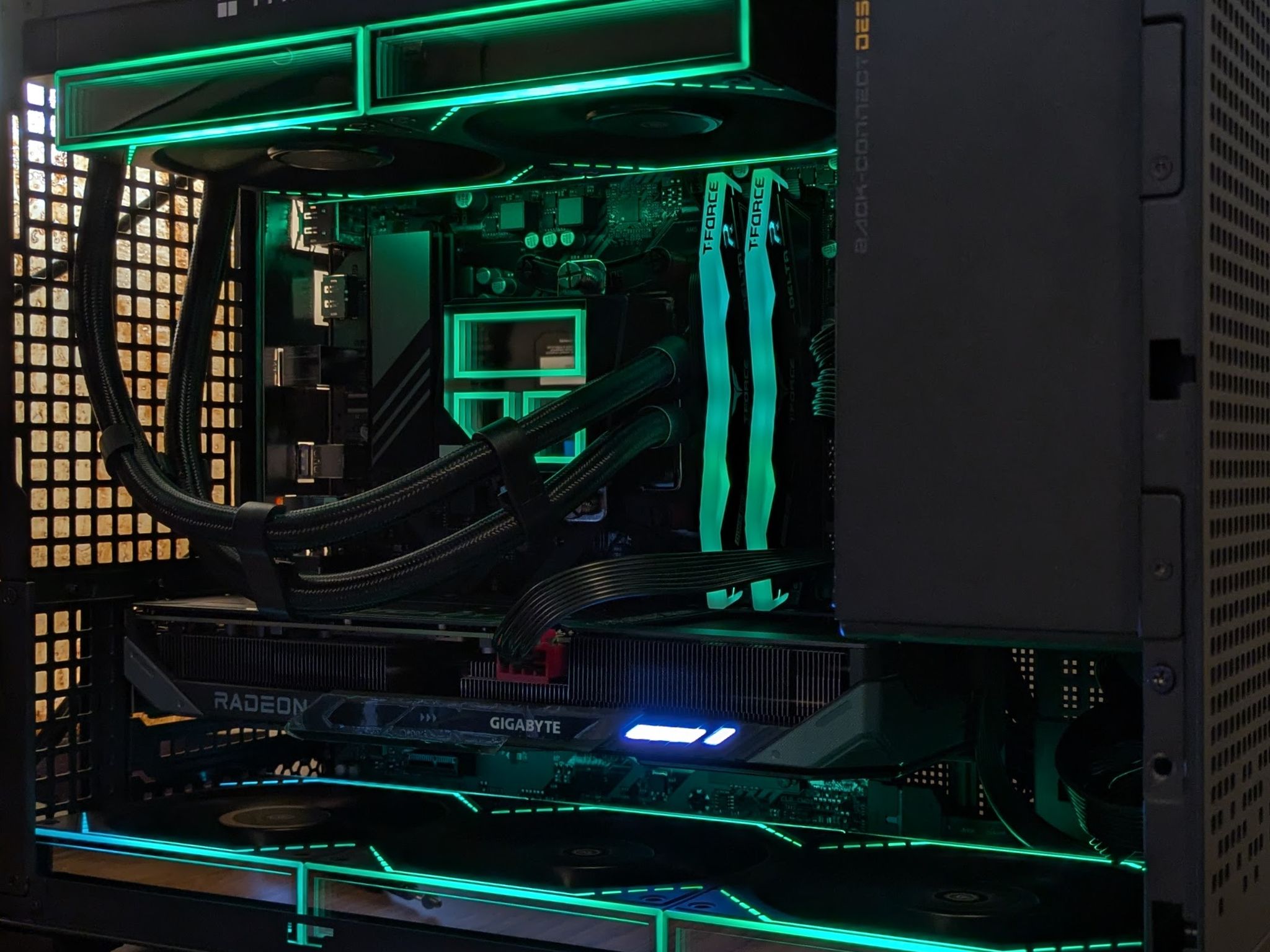 Compact | 9060xt | 7600x | 32GB DDR5 | 1TB SSD
