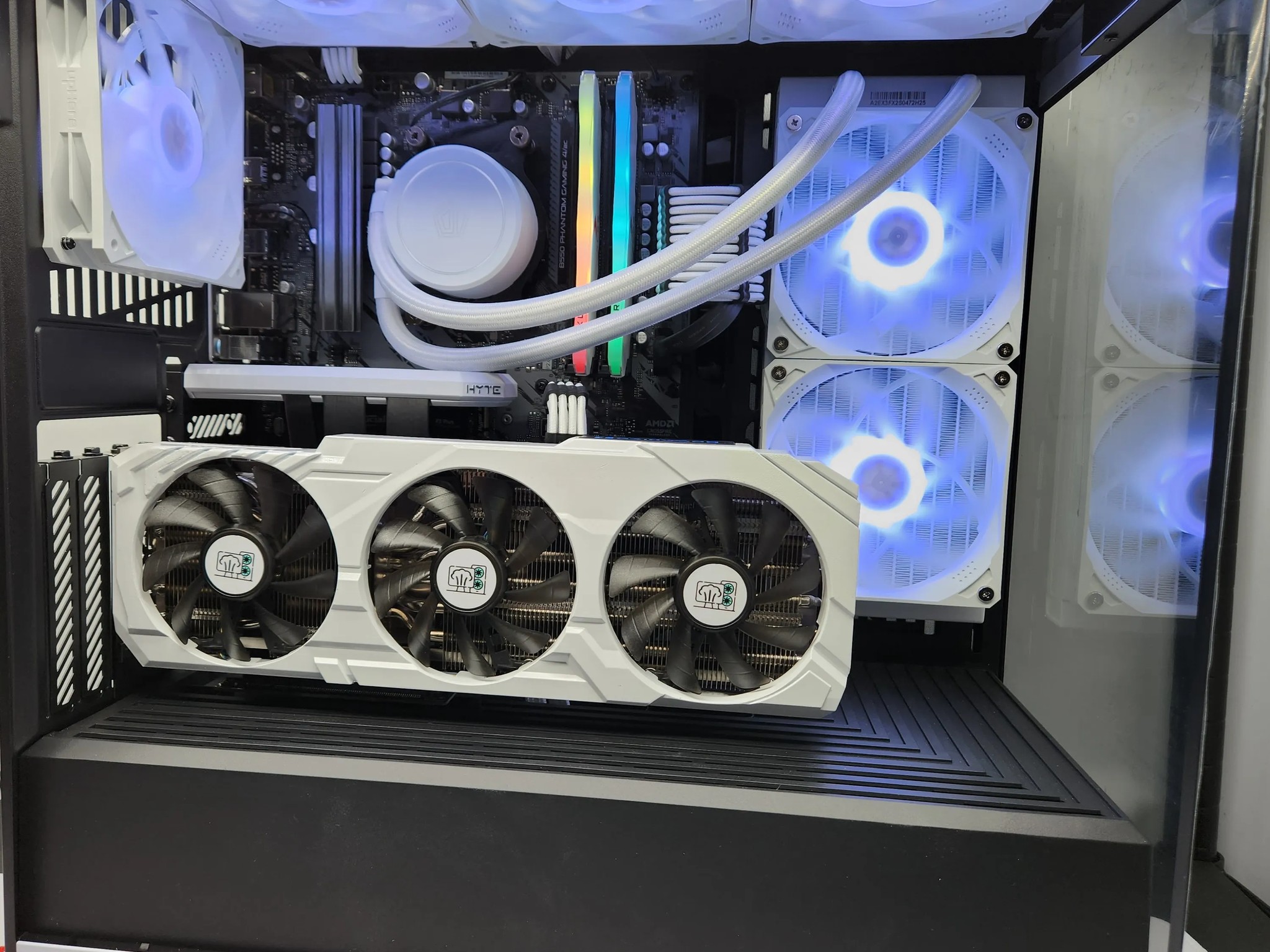 THE BEAST Gaming RIG Ryzen 7 / 32GB DDR 4/ 1TB GEN 4 SSD / RTX 3070 8GB