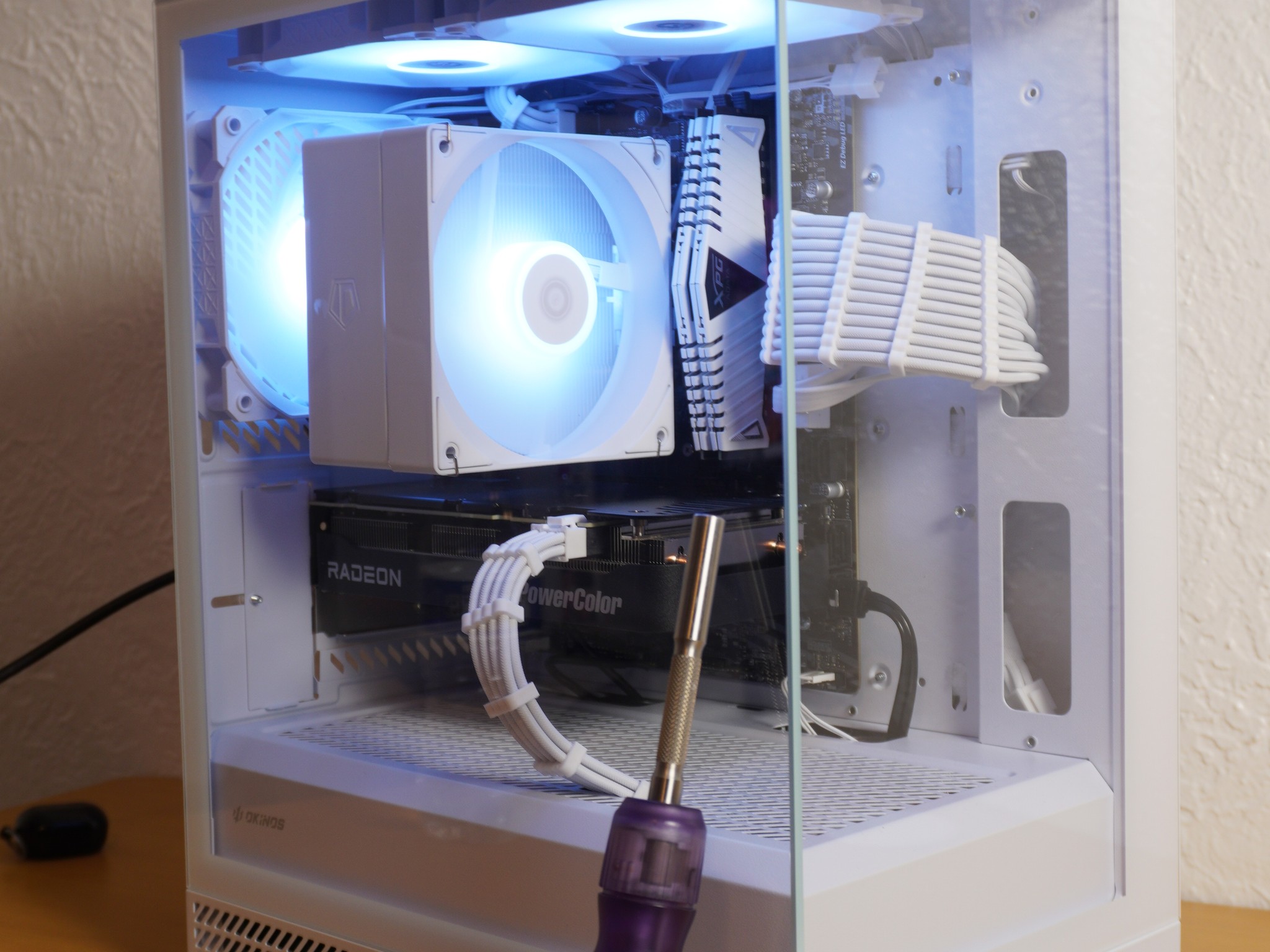 Soul White | RX 9060 XT | I7 10700 | 16GB DDR4 | 500GB 2.5 SSD|