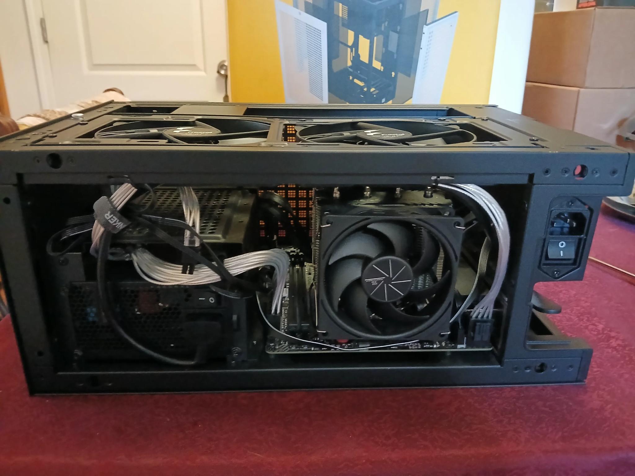 Gigabyte A620i AX itx, Ryzen 7500F, Corsair SF600, Hyte Revolt 3