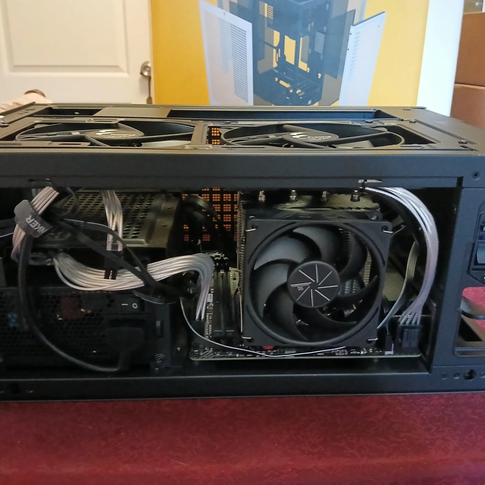 Gigabyte A620i AX itx, Ryzen 7500F, Corsair SF600, Hyte Revolt 3