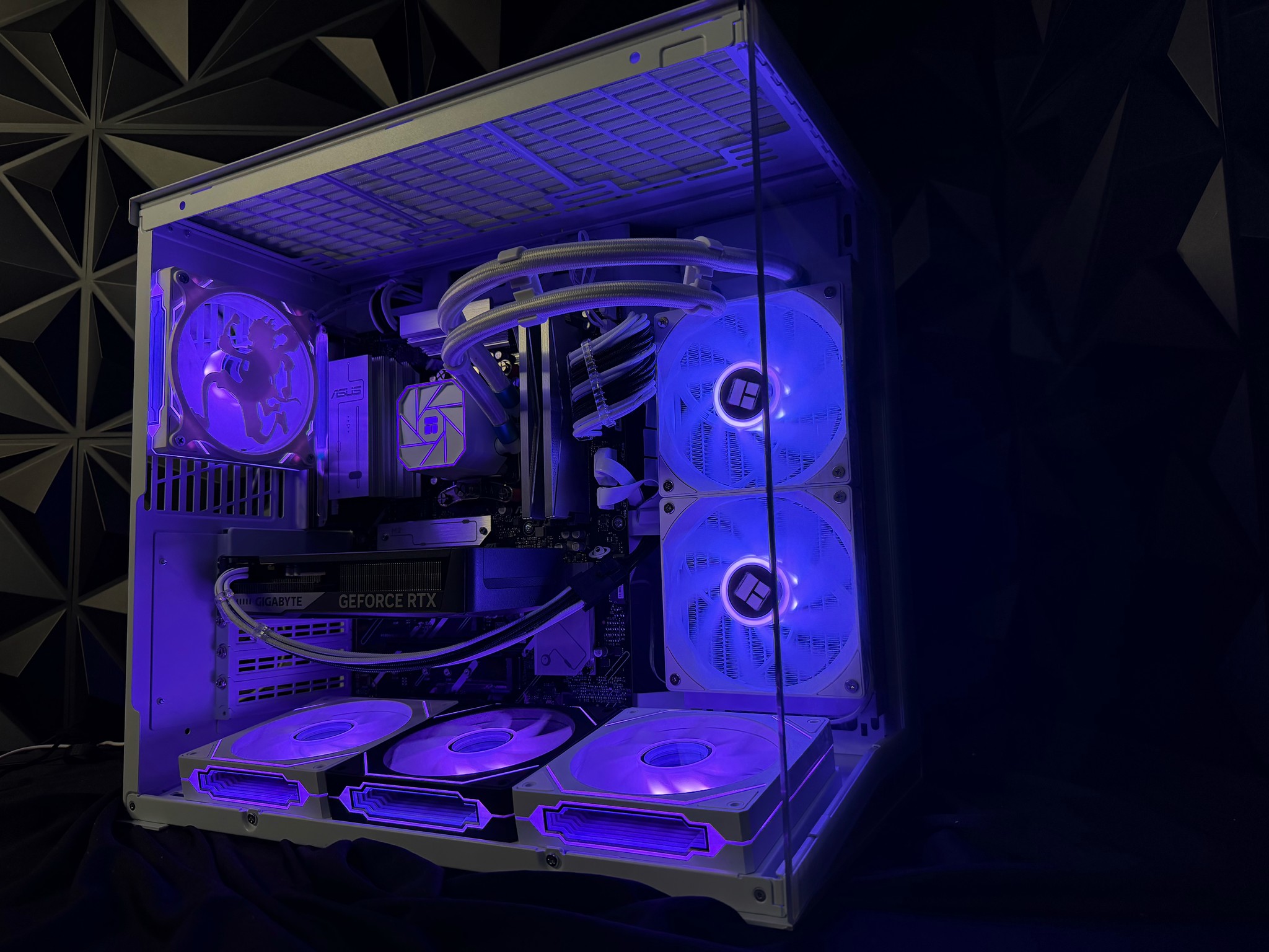 🏴‍☠️ Luffy Gear 5 🏴‍☠️ Ryzen 5 9600X|  RTX 5060| 32 GB DDR5| 1 TB NVMe