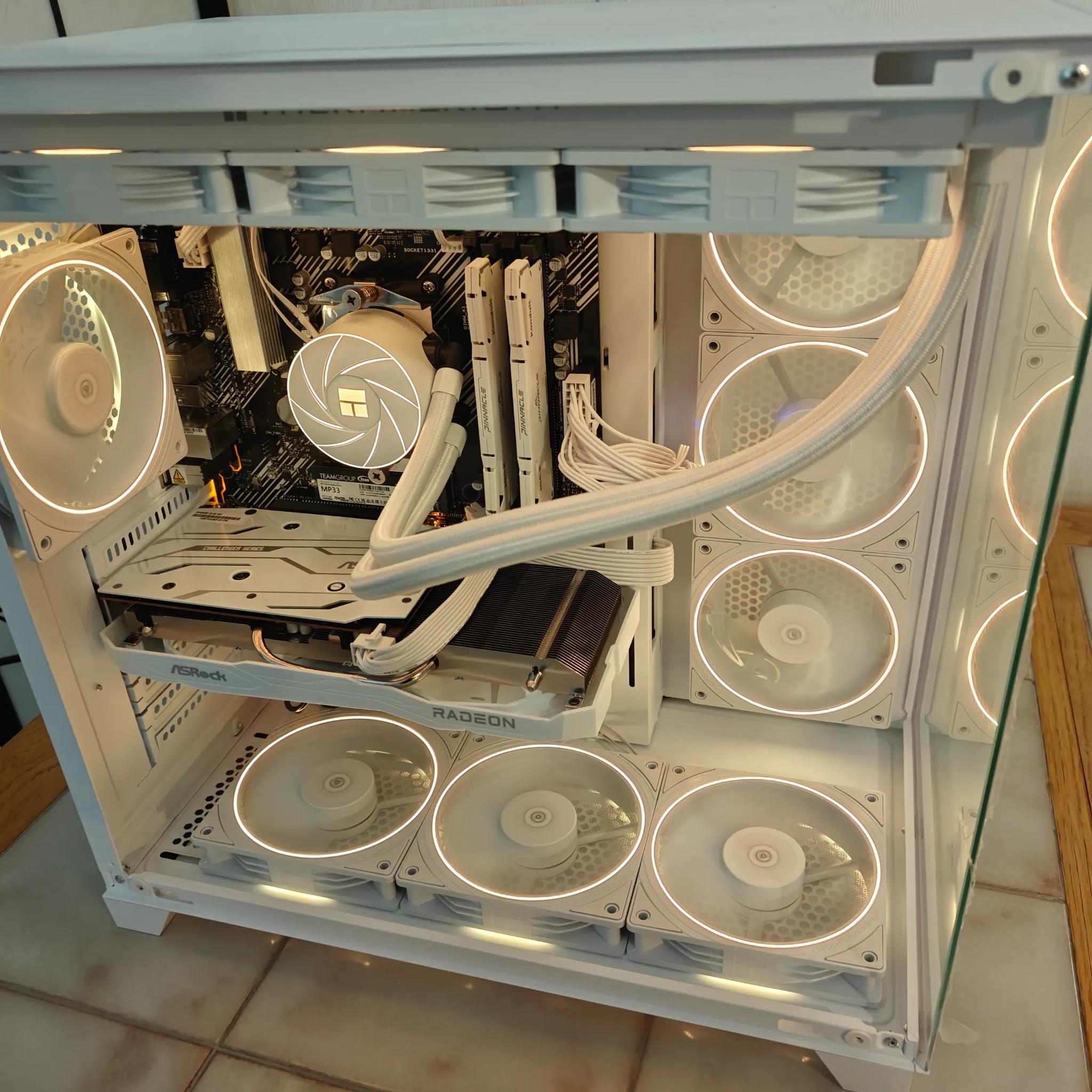 Neutron Star | RX 6600 | R5 5600 | 2TB NVMe/SSD | 32GB DDR4 RAM | RC-RGB | WiFi-6E/BT | Windows 11