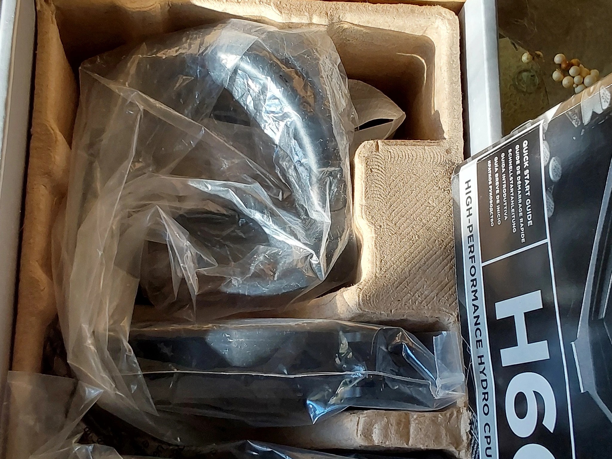 CORSAIR Hydro Series H60 (CW-9060007-WW) CPU Water Cooler