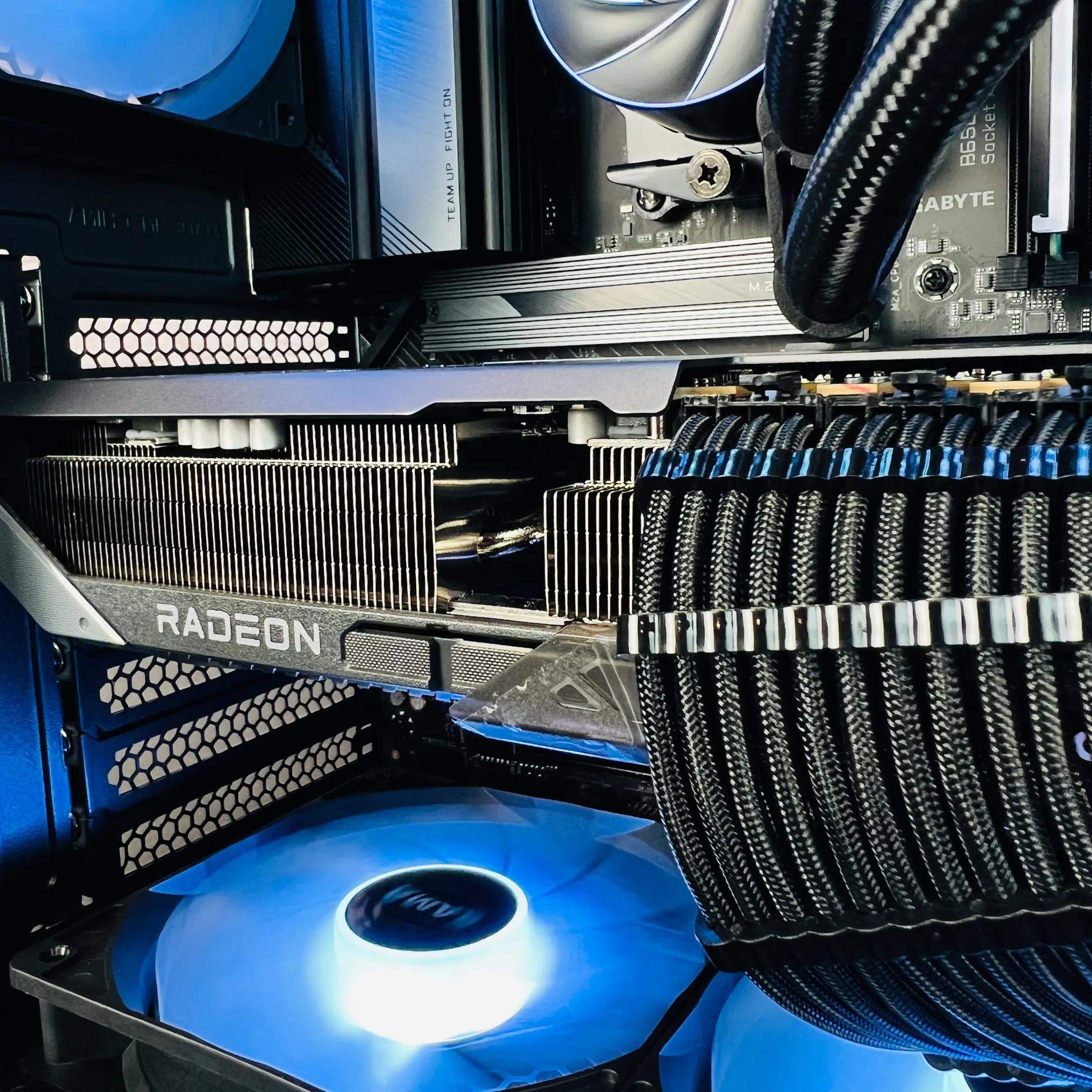 RX 9070 XT Ryzen 7800X3D 32GB DDR5 2TB M.2 Win 11 Pro Gaming PC
