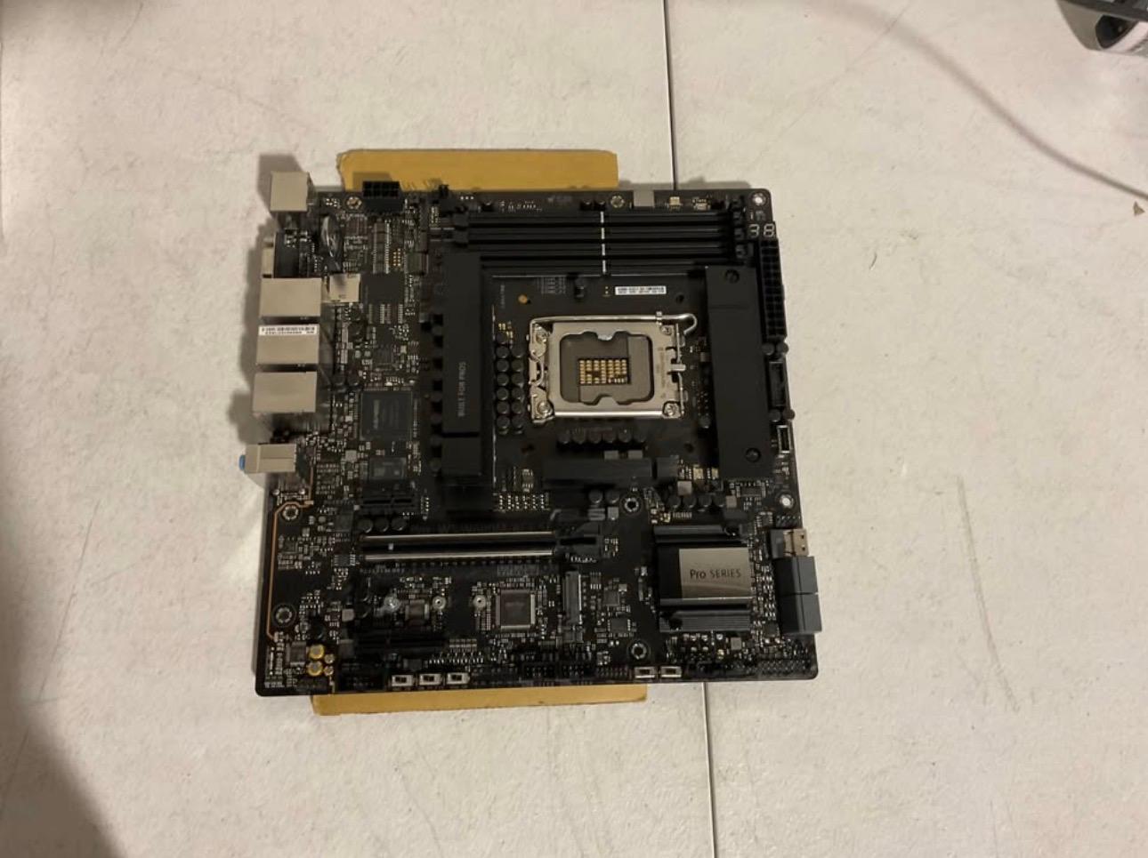 ASUS Pro WS W680-ACE IPMI Intel W680 LGA 1700 ATX workstation motherboard, dual PCIe 5.0x16 slot