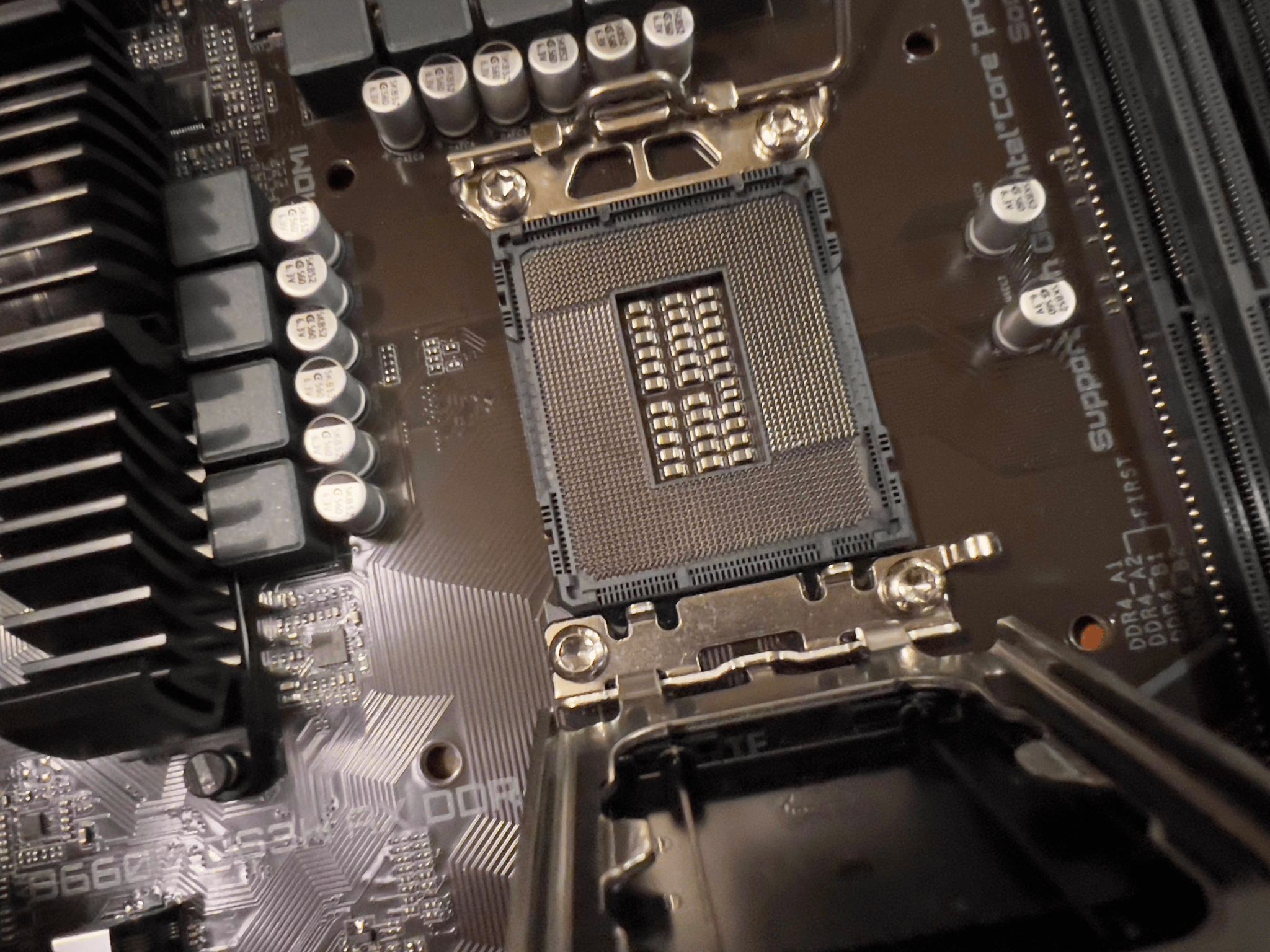 (UNTESTED/REPAIRED BY GIGABYTE) GIGABYTE B660M DS3H AX DDR4 (MISSING ANTENNA and M.2 heatsink)