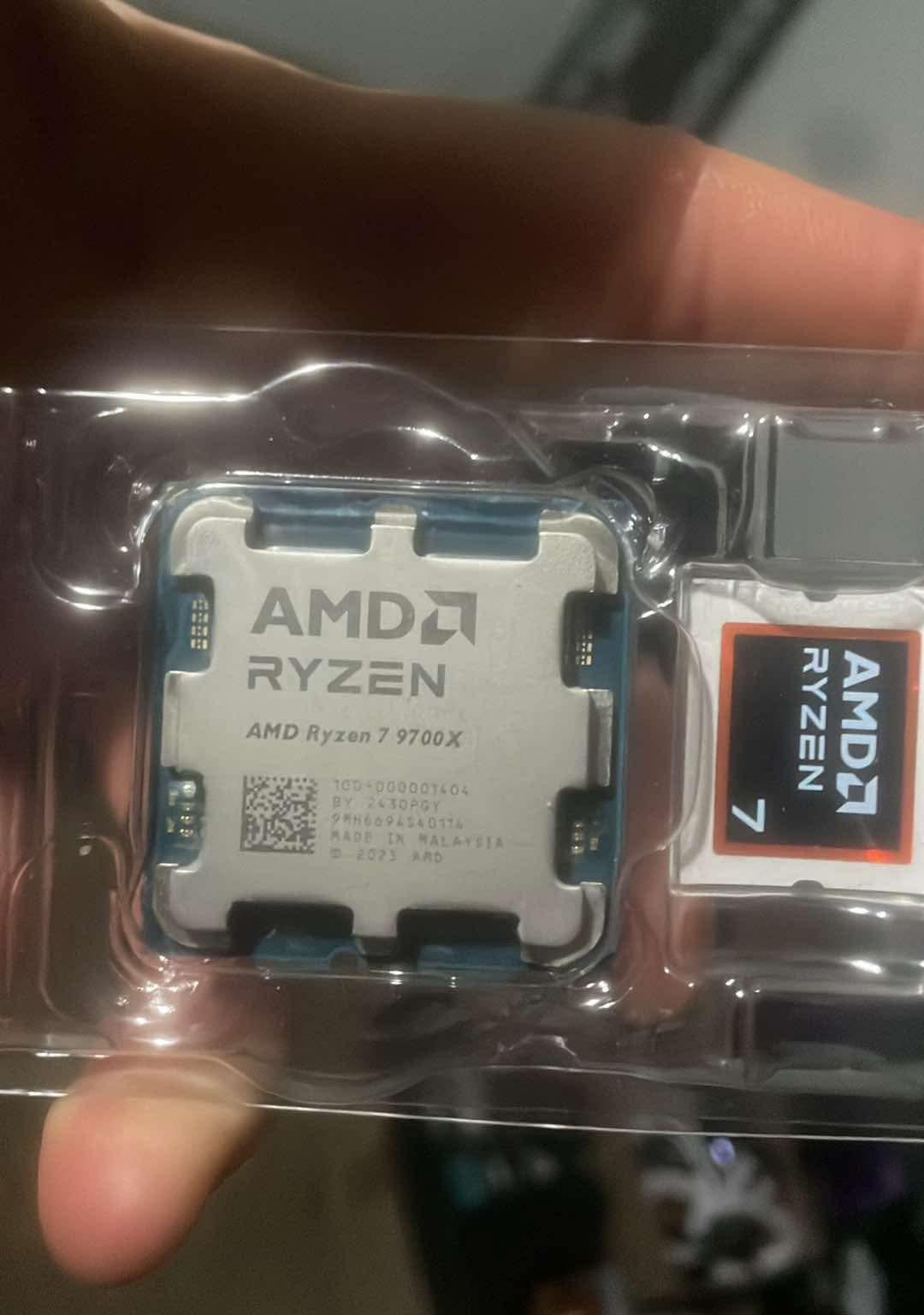 MSI X870-P WiFi + Ryzen 7 9700X