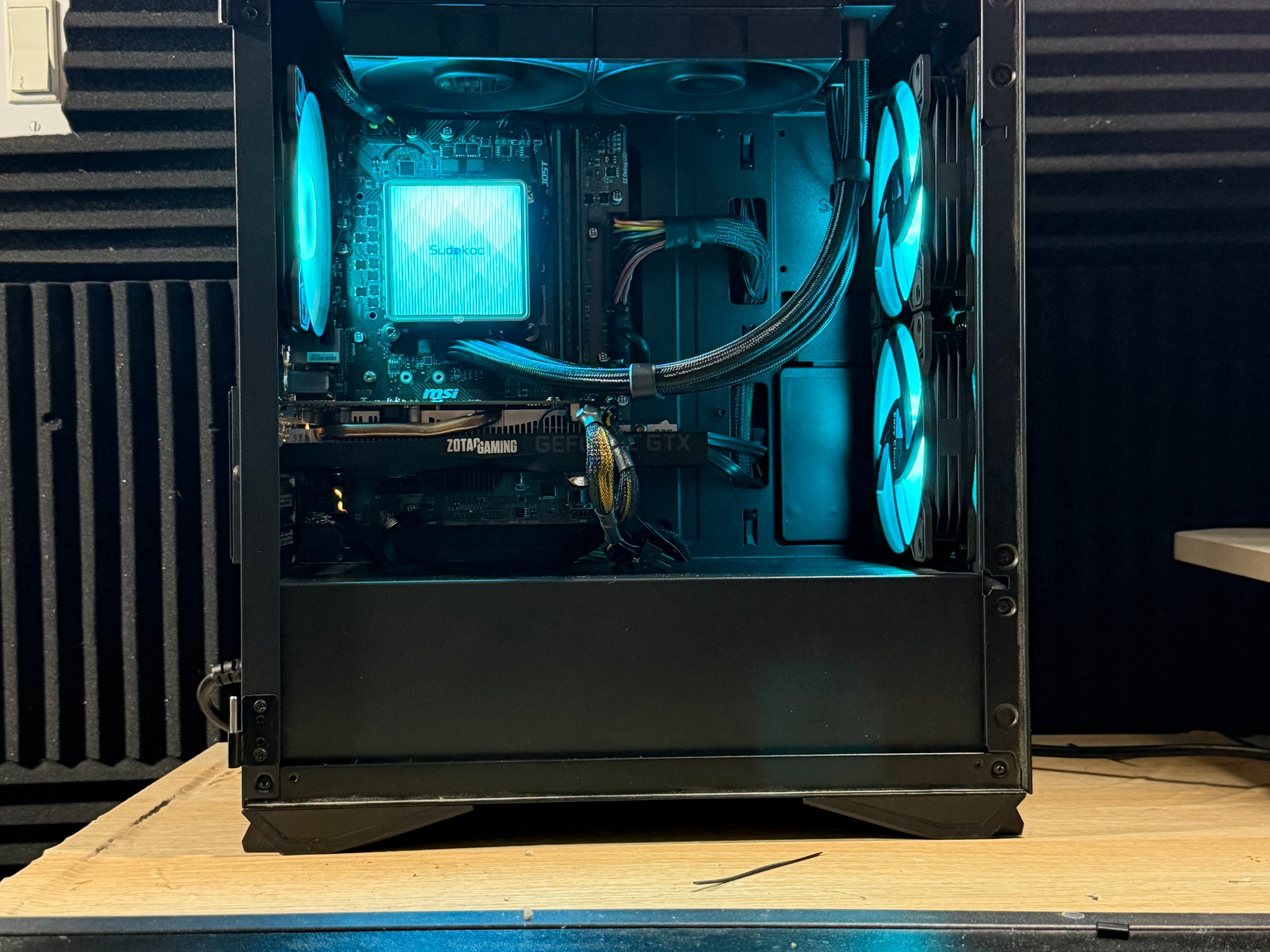 🔥 GTX 1660 - i5 9600KF - 16GB DDR4 - 240GB SSD + 500GB HDD