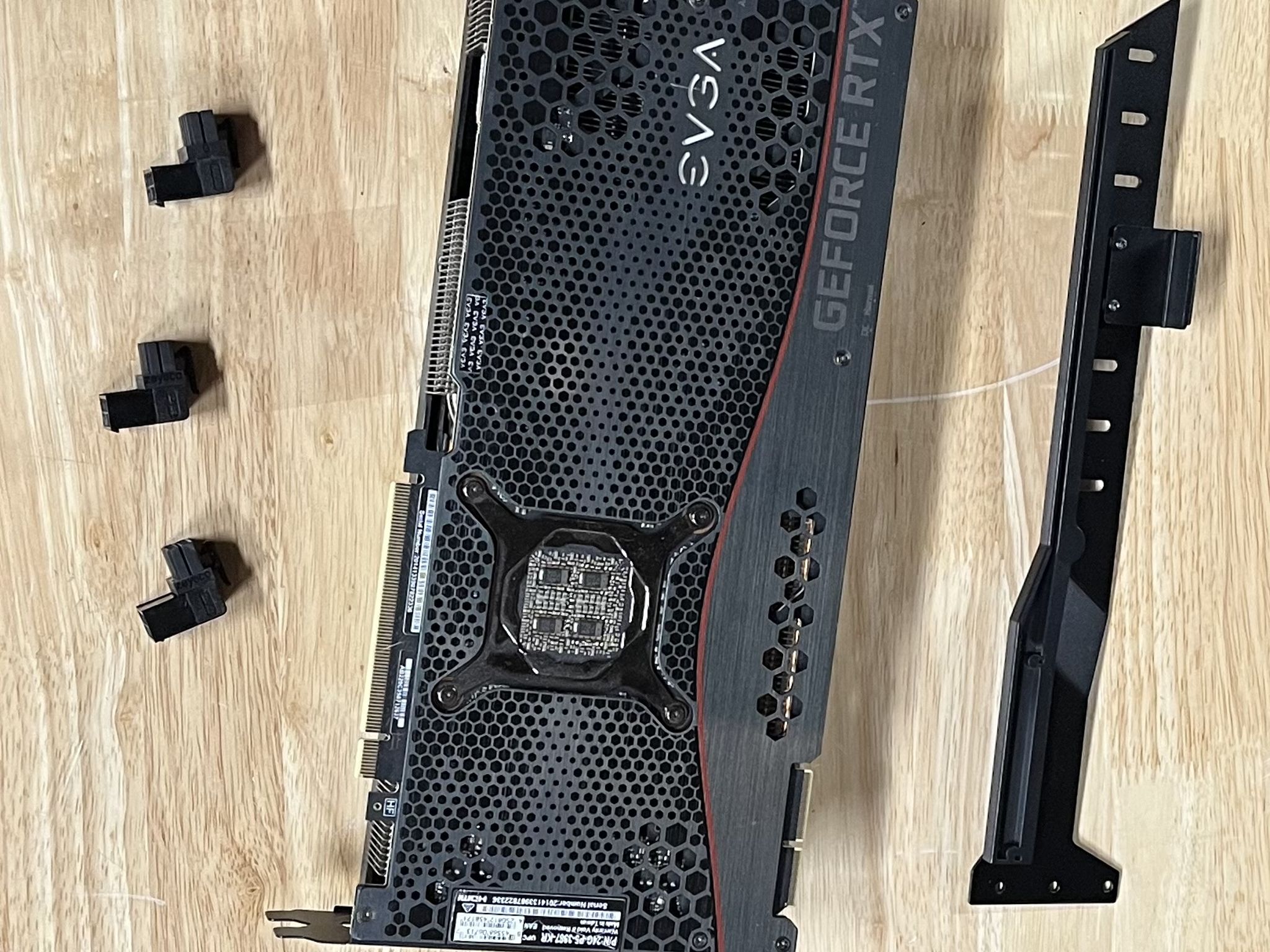 EVGA 3090 FTW with anti-sag bracket and right-angled PCIe power adaptors