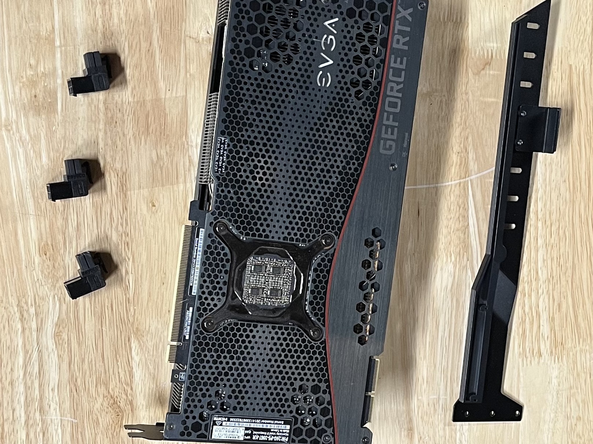 EVGA 3090 FTW with anti-sag bracket and right-angled PCIe power adaptors