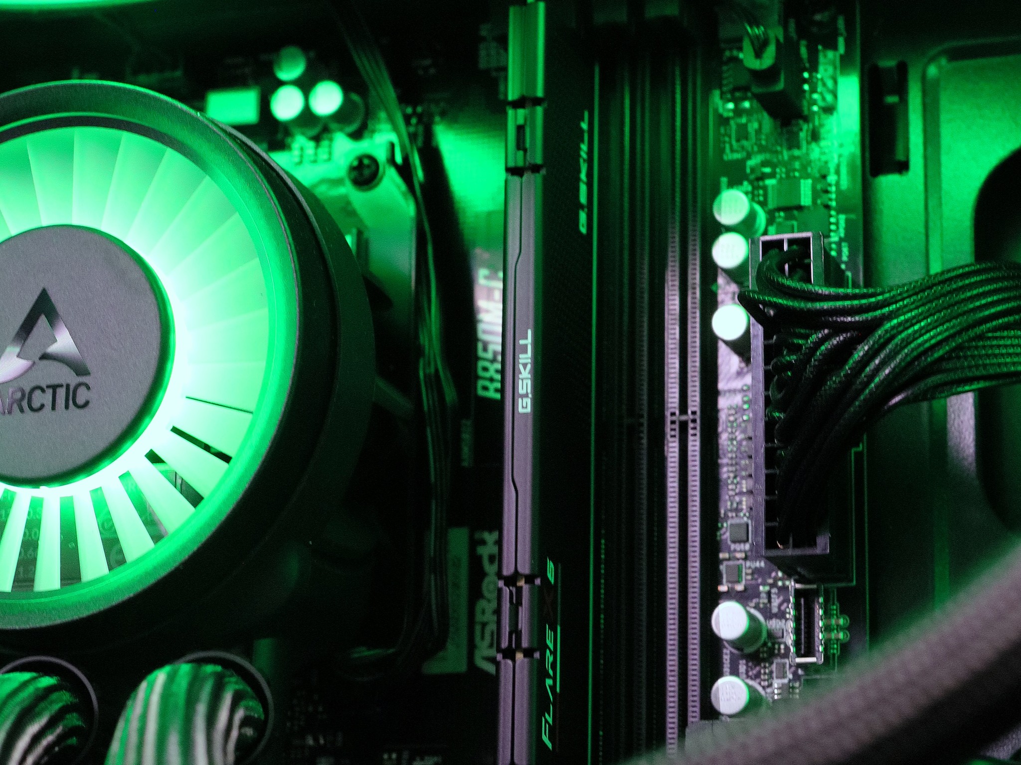 🟩 Arctic Venom ❄️ | Ryzen 5 7500X3D | RTX 5060 Ti 8GB | 16GB DDR5 - 6000 | 1TB NVMe |