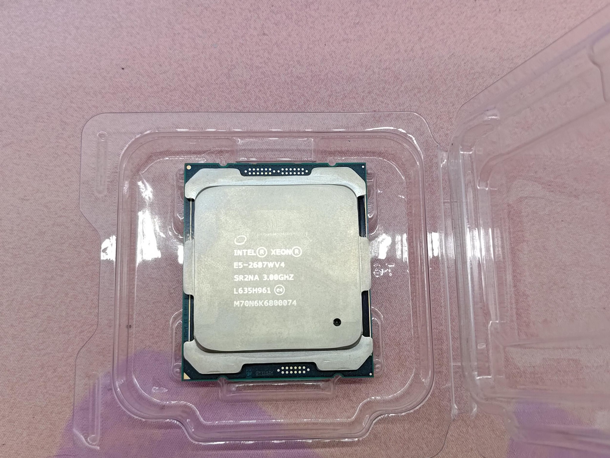 Intel Xeon E5-2687WV4