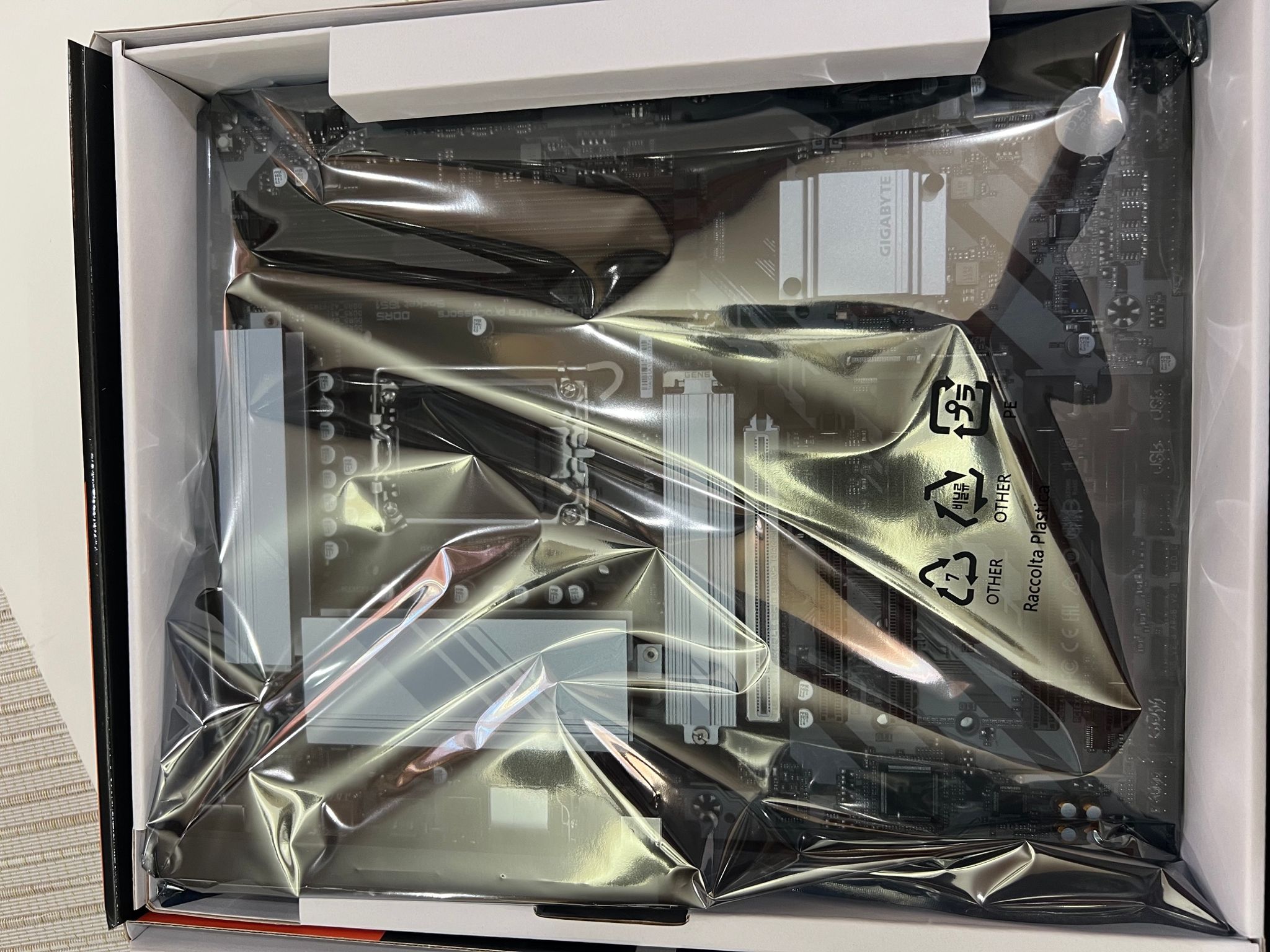(NEW Bundle) Intel Core Ultra 250K PLUS | GIGABYTE B860 DS3H WIFI6E Motherboard