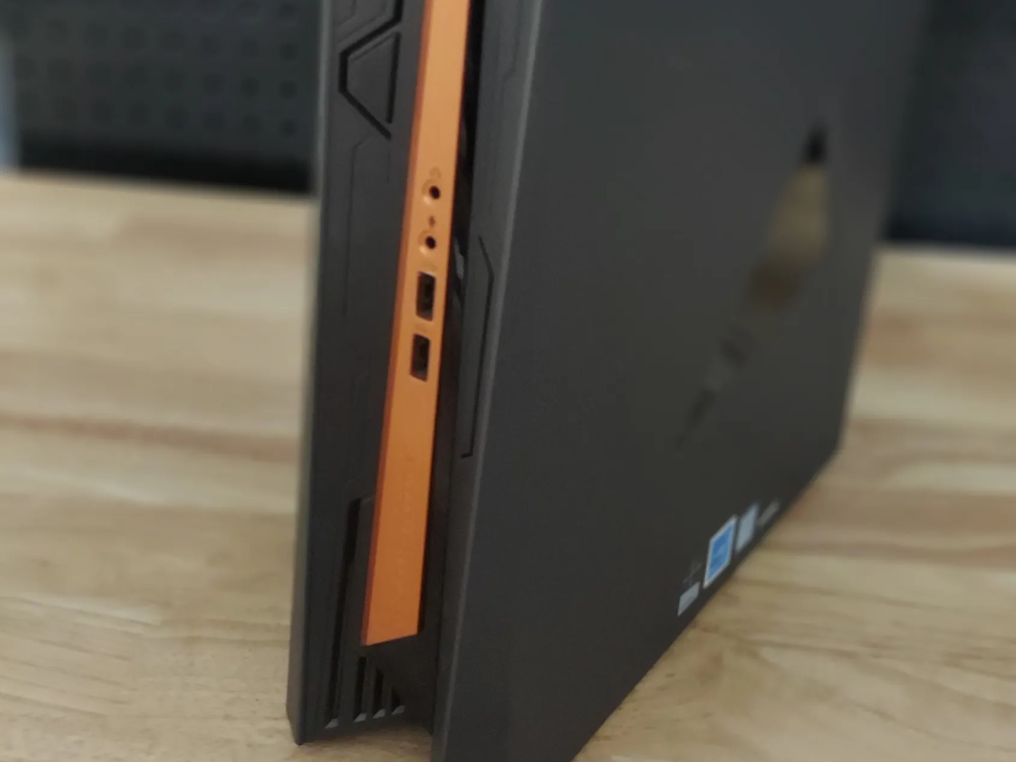ASUS ROG GR8 II, GTX 1060, 16GB RAM, i5-7500