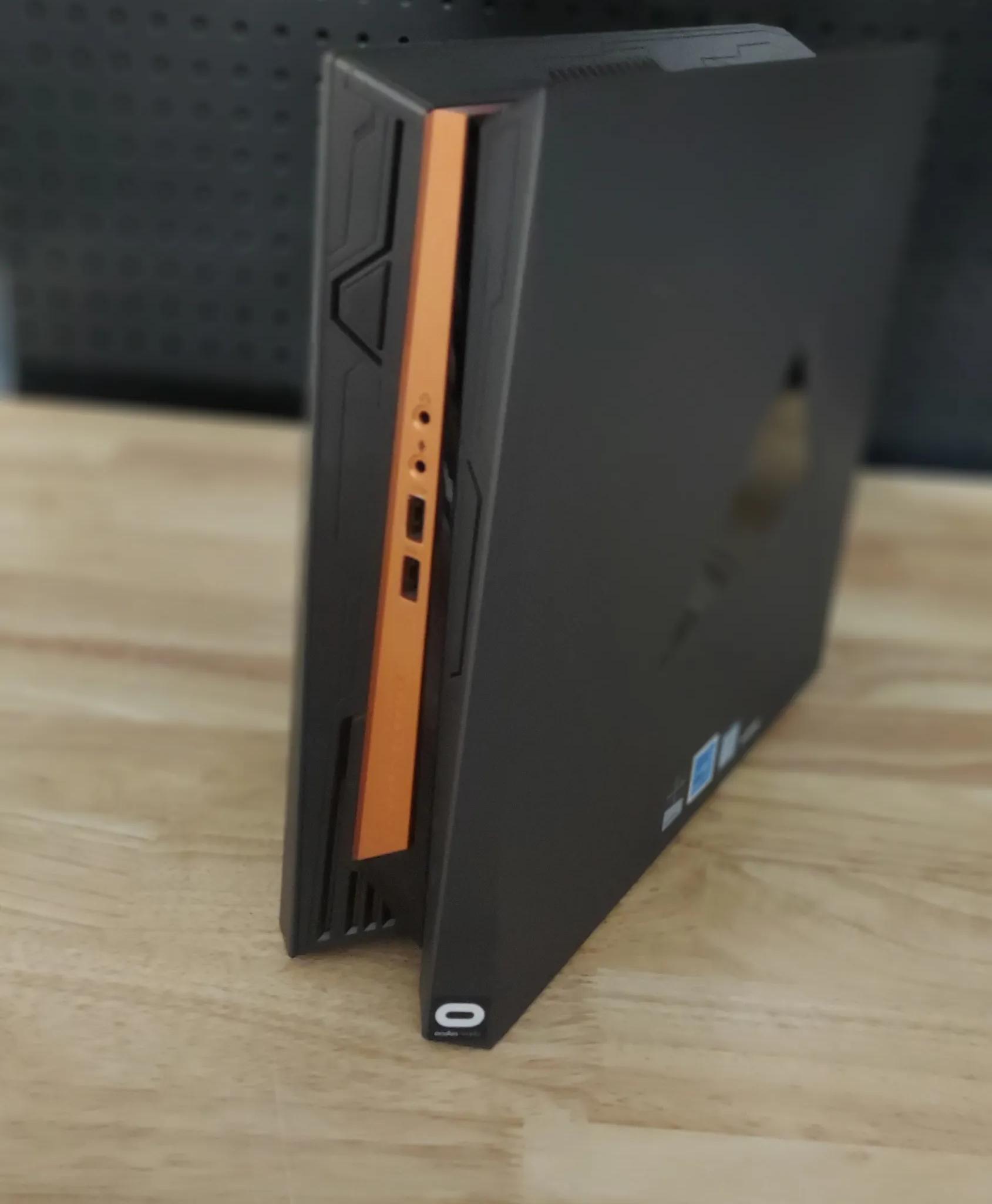 ASUS ROG GR8 II, GTX 1060, 16GB RAM, i5-7500