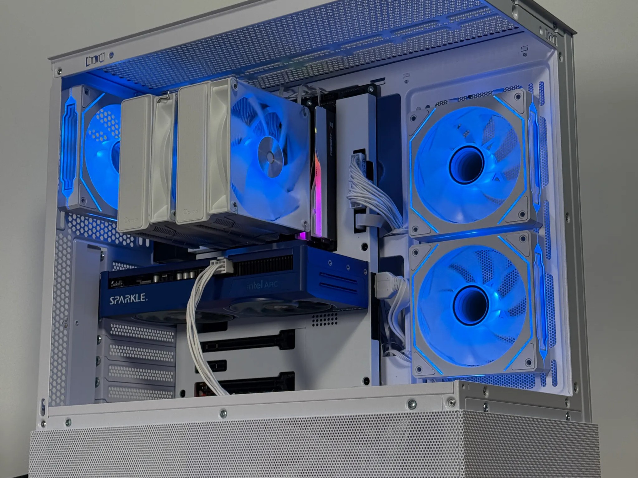 Intel ARC b570 Intel Core i5 14400f Gaming PC