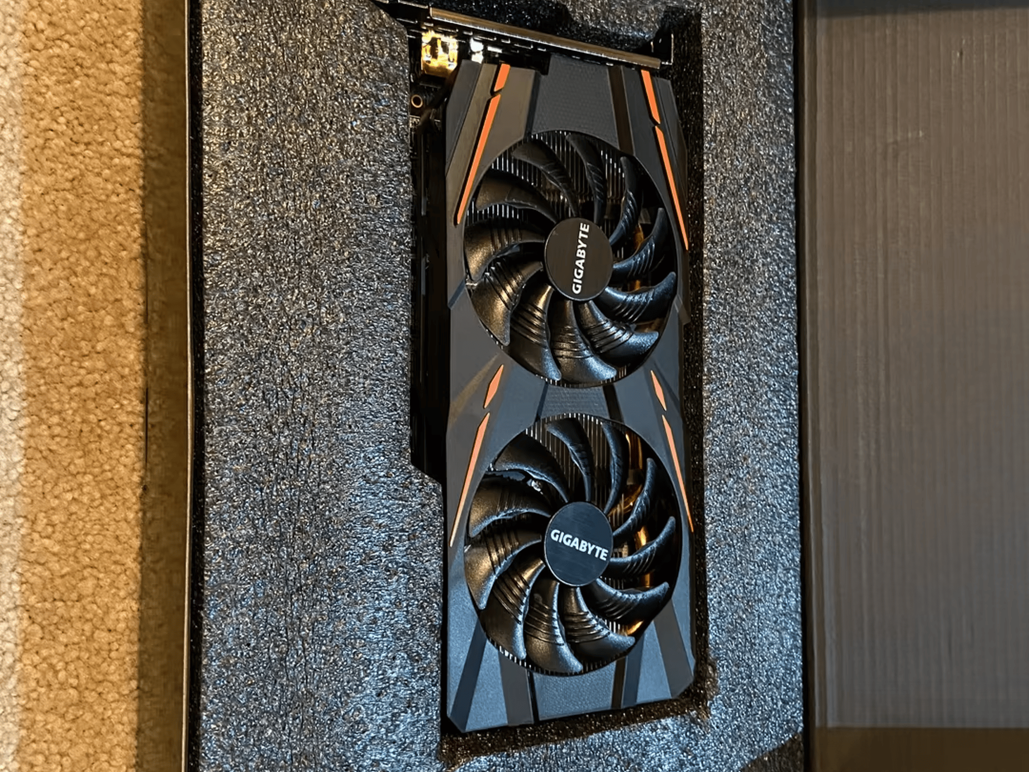 Gigabyte Radeon RX 570 8 GB - Clean and No Mining