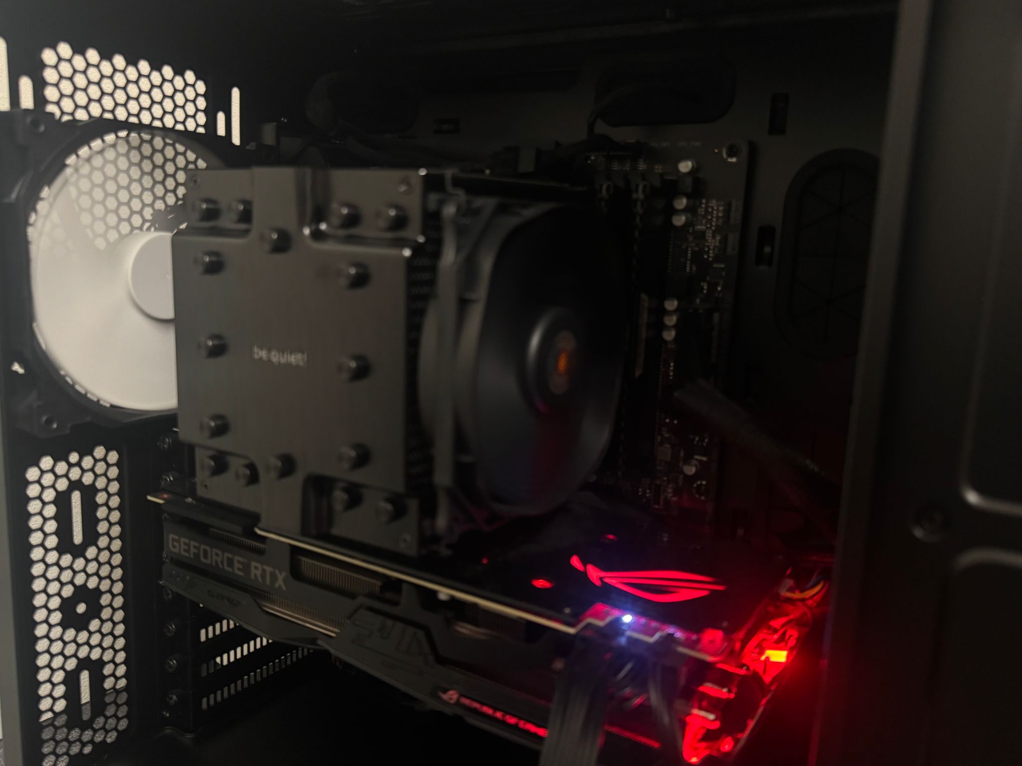 Gaming PC | RTX 2070 Super |  Ryzen 9 3900X | 32GB RAM | 1TB SSD | Razer Keyboard & Mouse