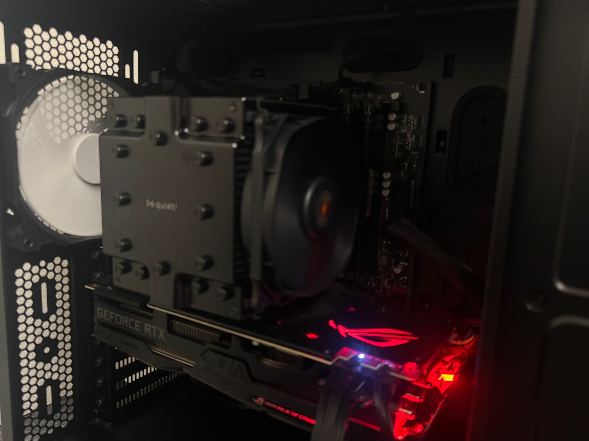 Gaming PC | RTX 2070 Super |  Ryzen 9 3900X | 32GB RAM | 1TB SSD | Razer Keyboard & Mouse