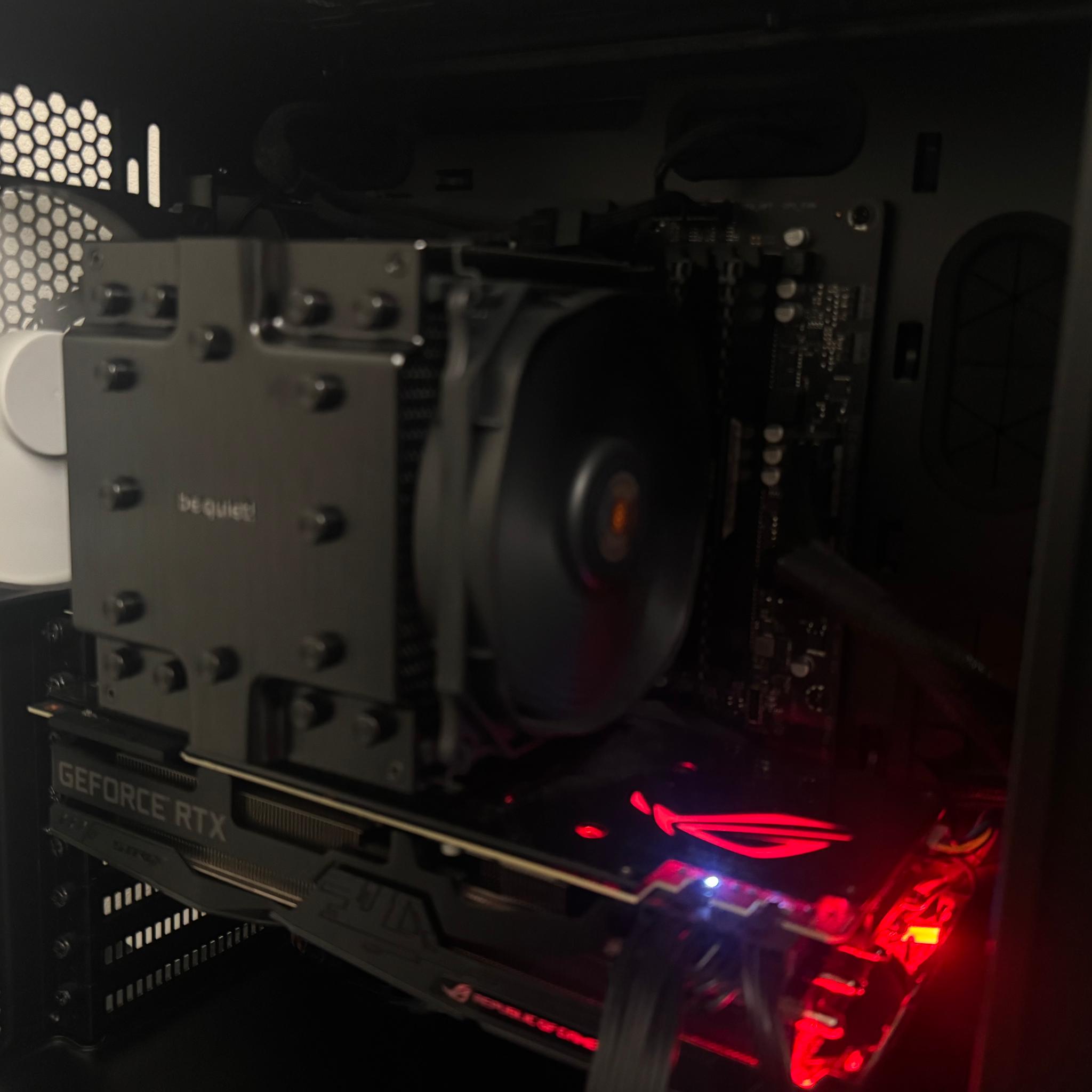 Gaming PC | RTX 2070 Super |  Ryzen 9 3900X | 32GB RAM | 1TB SSD | Razer Keyboard & Mouse