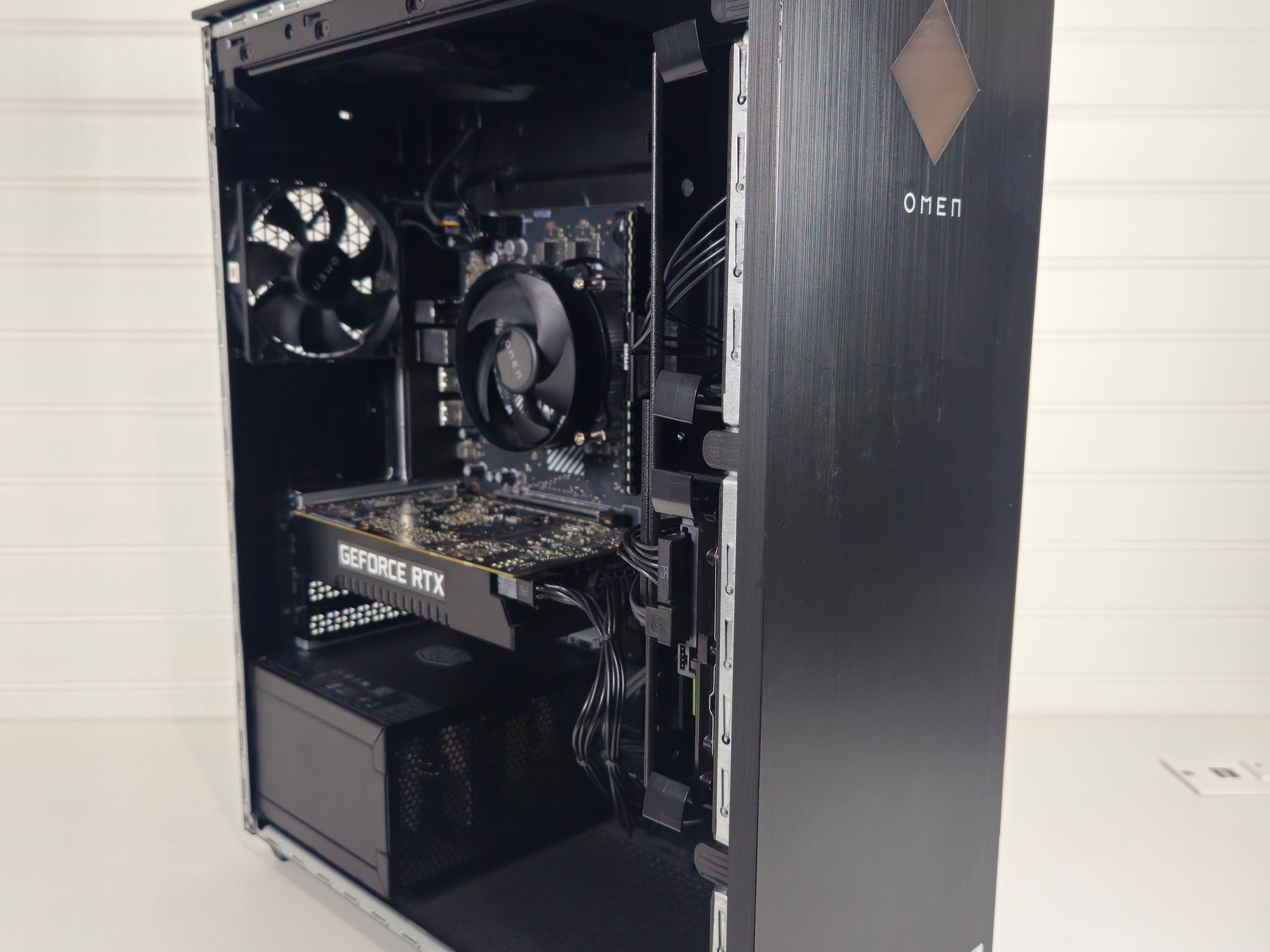 Intel 10700F, RTX 2060, 16GB RAM Gaming PC