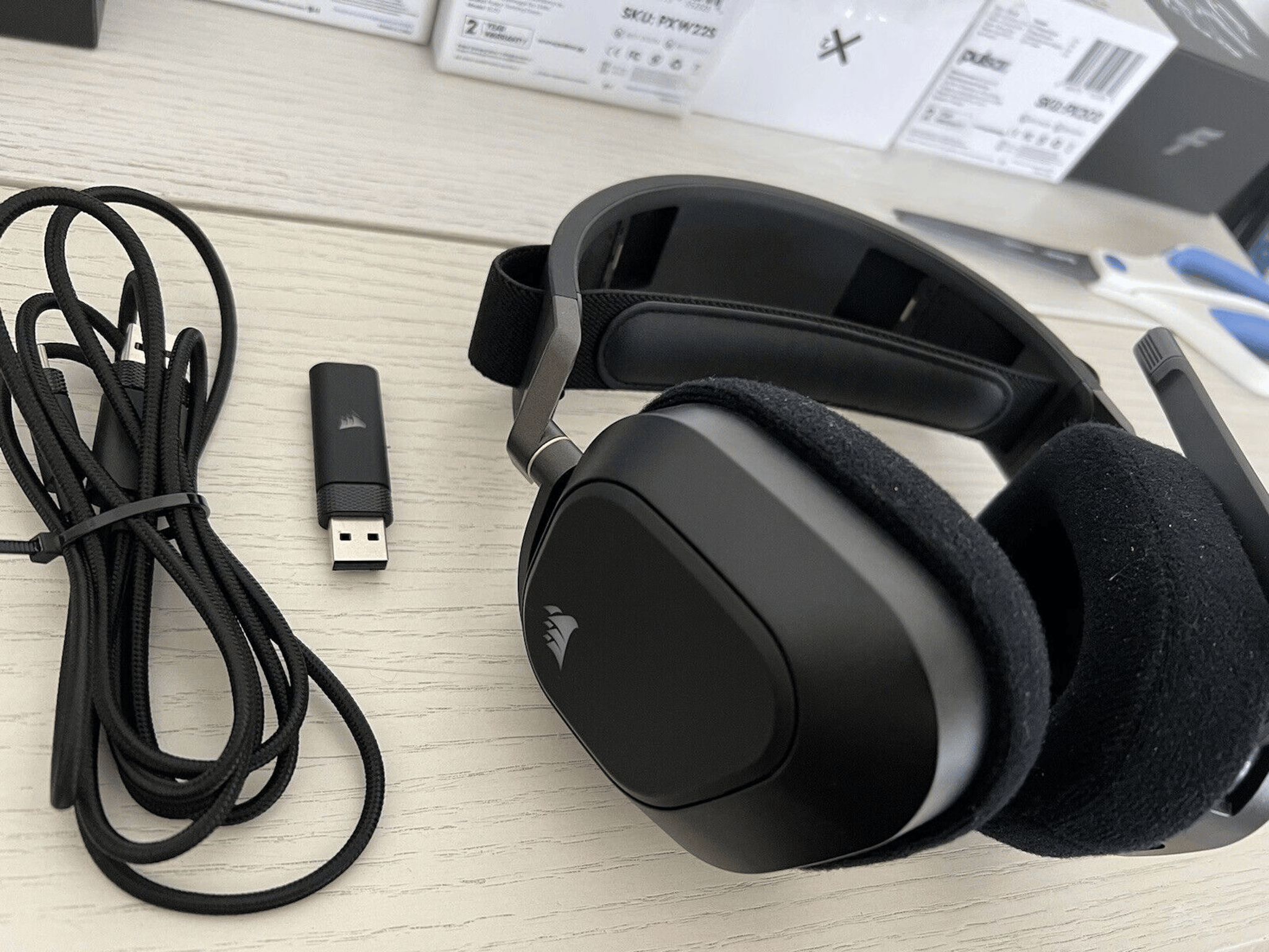 CORSAIR HS80 RGB WIRELESS Premium Gaming Headset with Spatial Audio — Carbon