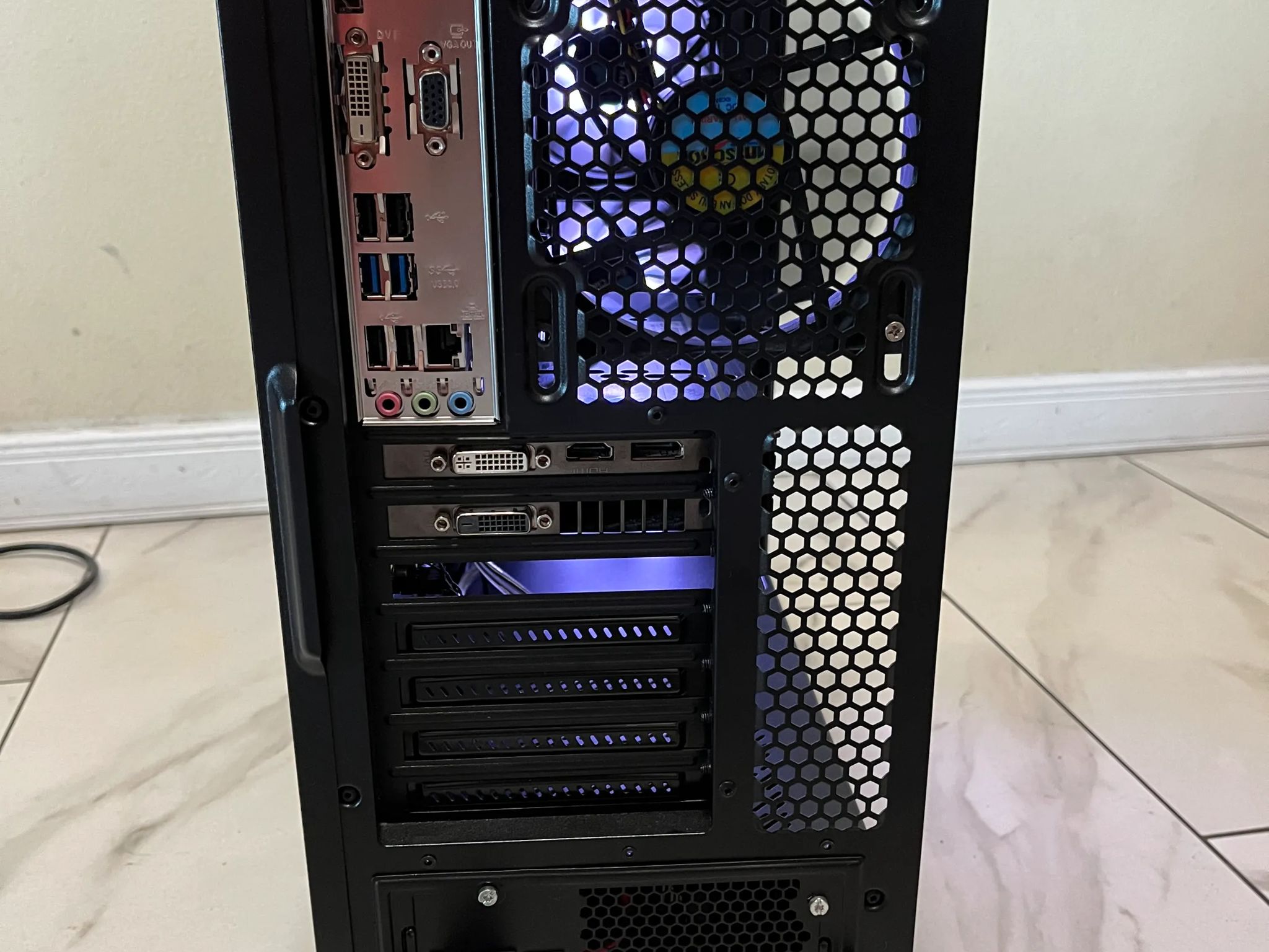🟢🔥 Budget Gaming PC – RGB Case w/ Remote - Intel i5-4590, R9 380 4GB, 1 TB Storage & 12GB RAM 🔵 🖥️