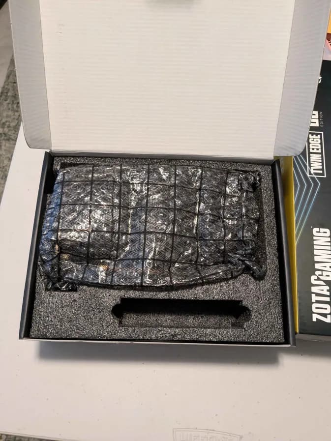 Nvidia GeForce RTX 3060 Ti 8GB Zotac Twin Edge OC (one year used, original box)