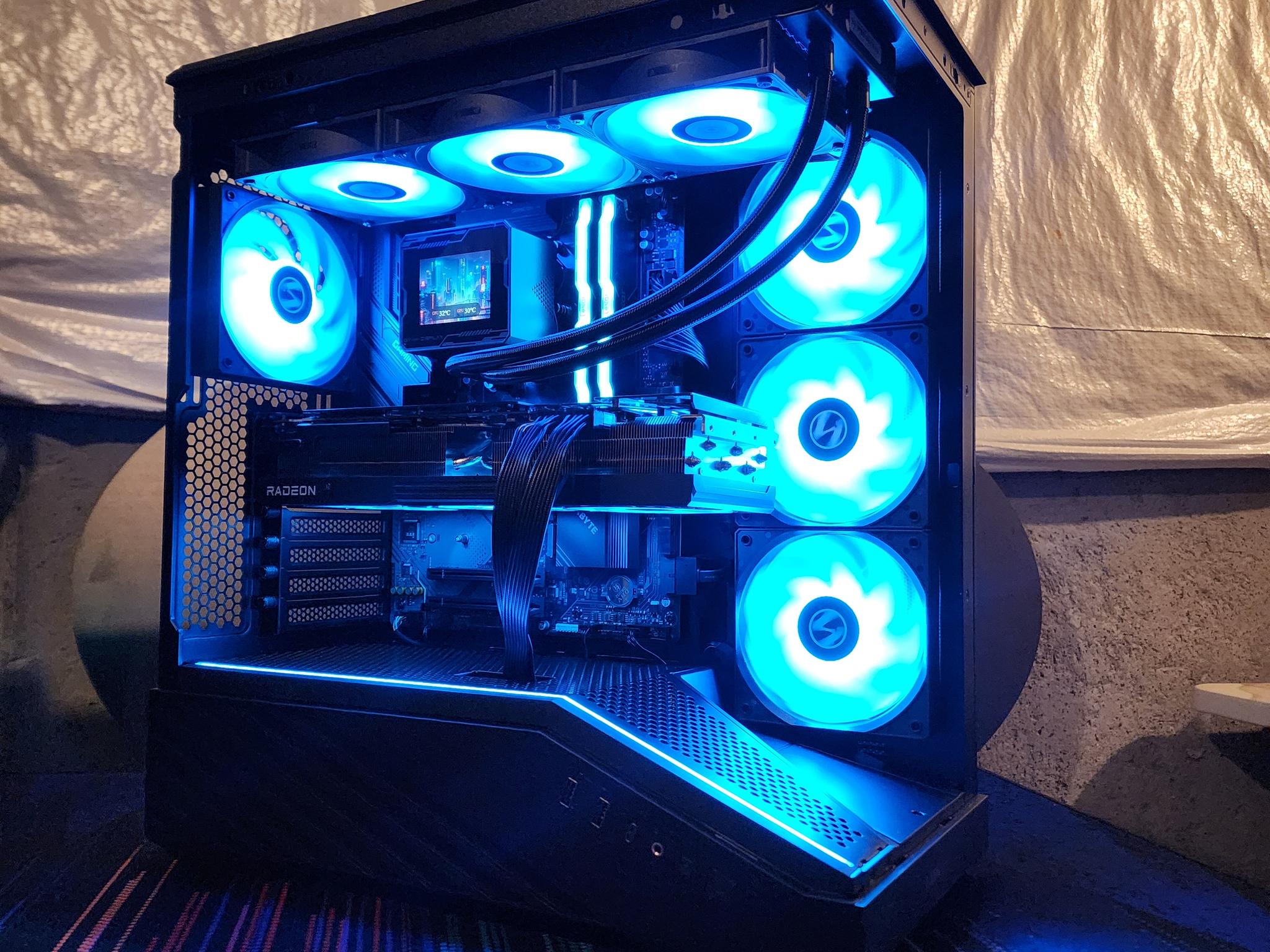 RX 7900 XTX / Ryzen 9 9900X / 32GB DDR5 RAM / 2TB NVMe SSD