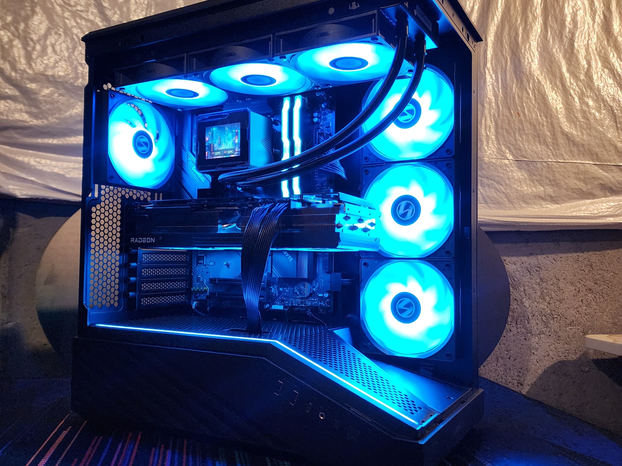 RX 7900 XTX / Ryzen 9 9900X / 32GB DDR5 RAM / 2TB NVMe SSD | Jawa