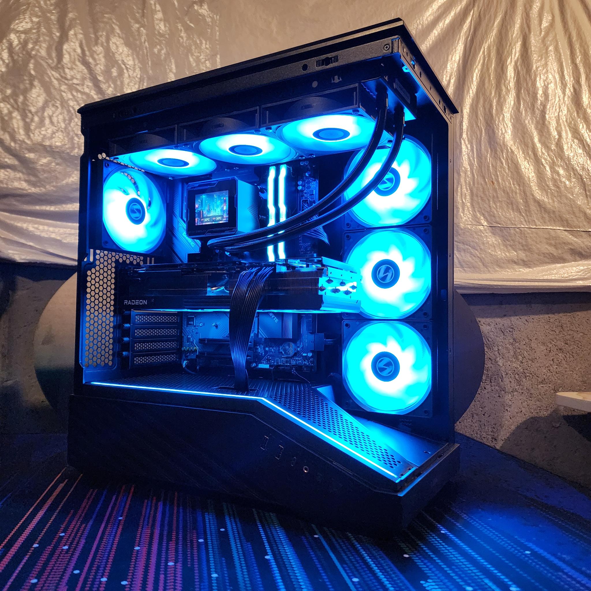 RX 7900 XTX / Ryzen 9 9900X / 32GB DDR5 RAM / 2TB NVMe SSD | Jawa