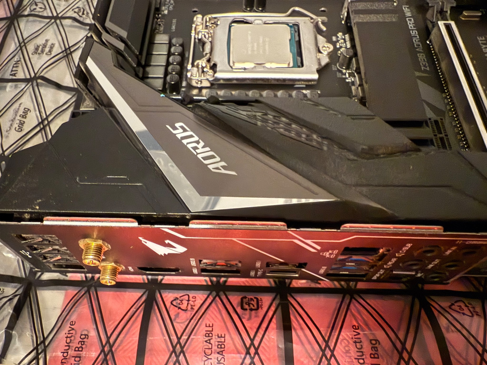 Gigabyte Z390 AORUS PRO WiFi + i5 9600k [Motherboard + CPU Combo]