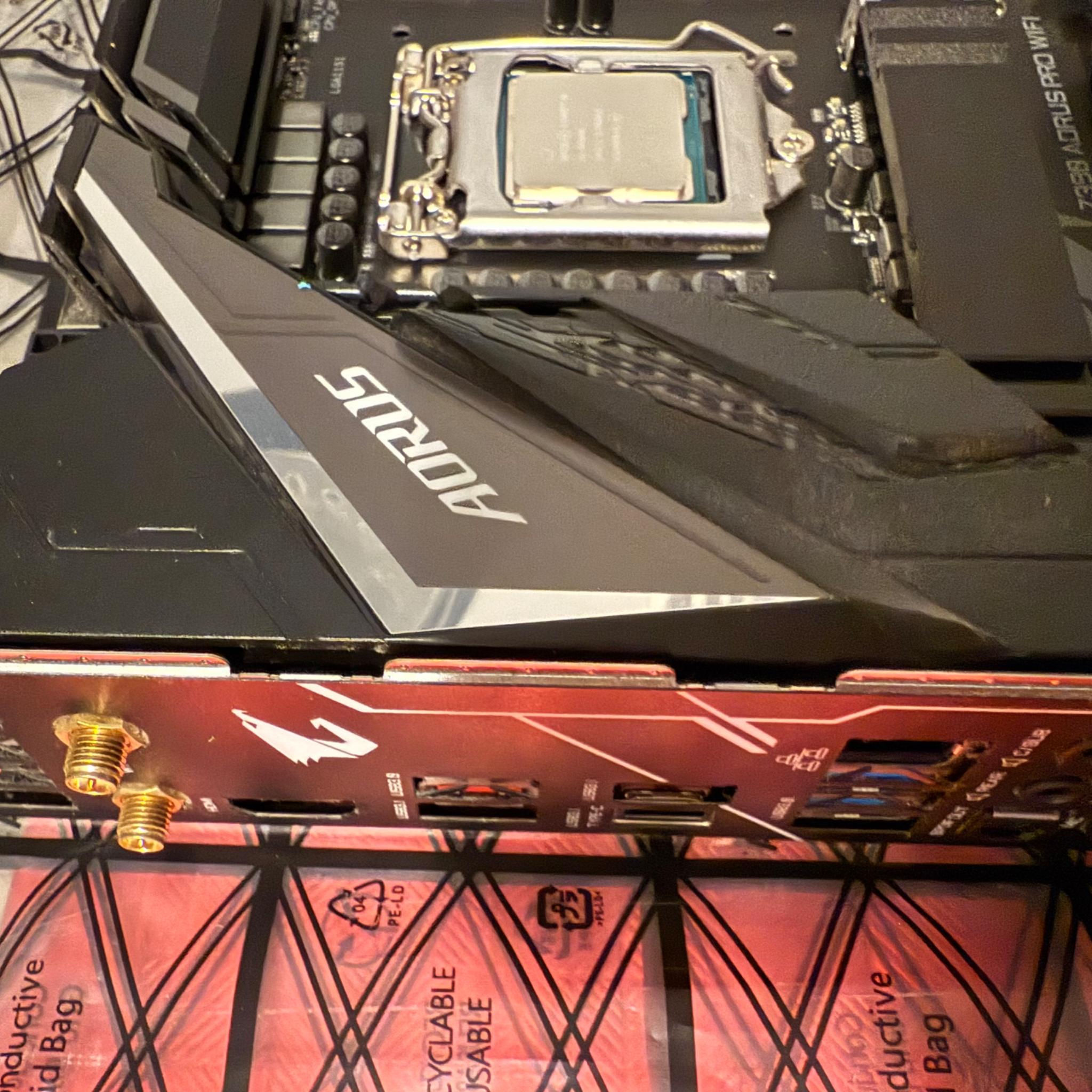 Gigabyte Z390 AORUS PRO WiFi + i5 9600k [Motherboard + CPU Combo]